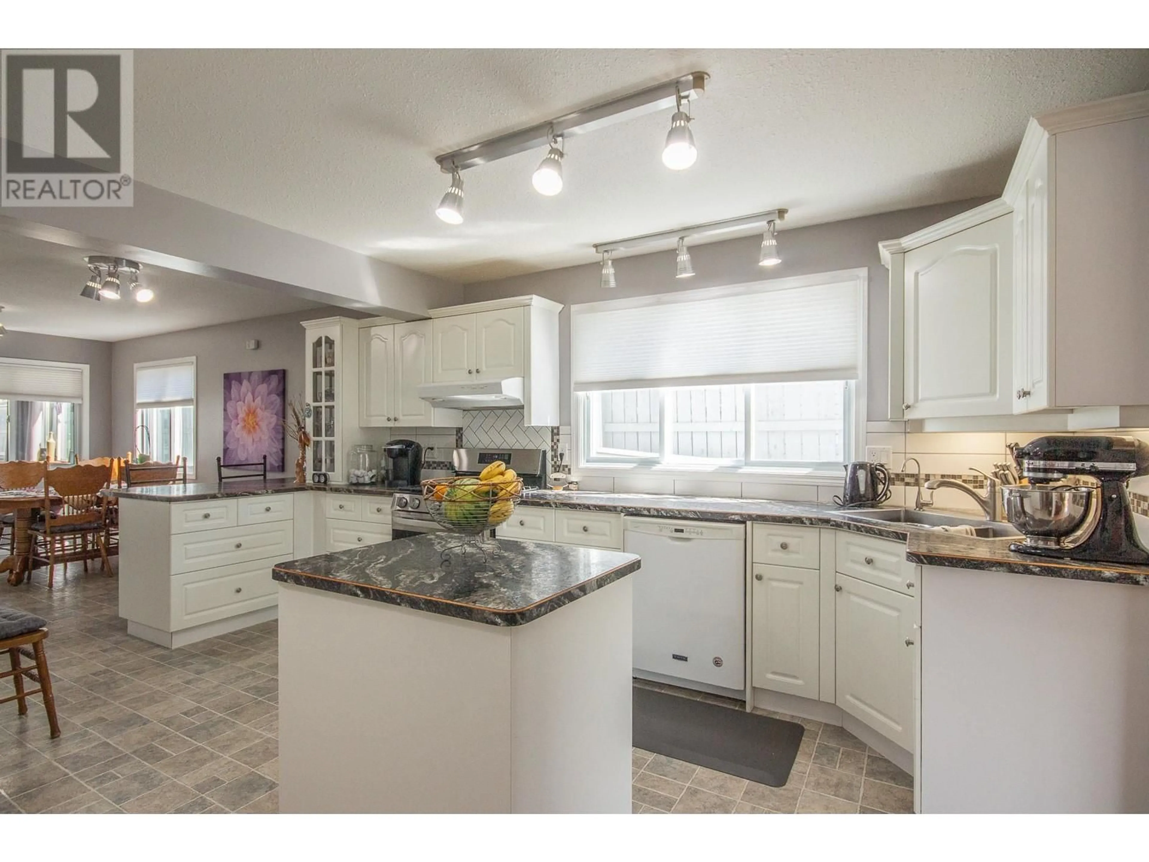 Open concept kitchen, ceramic/tile floor for 932 91 AVENUE, Dawson Creek British Columbia V1G1A8