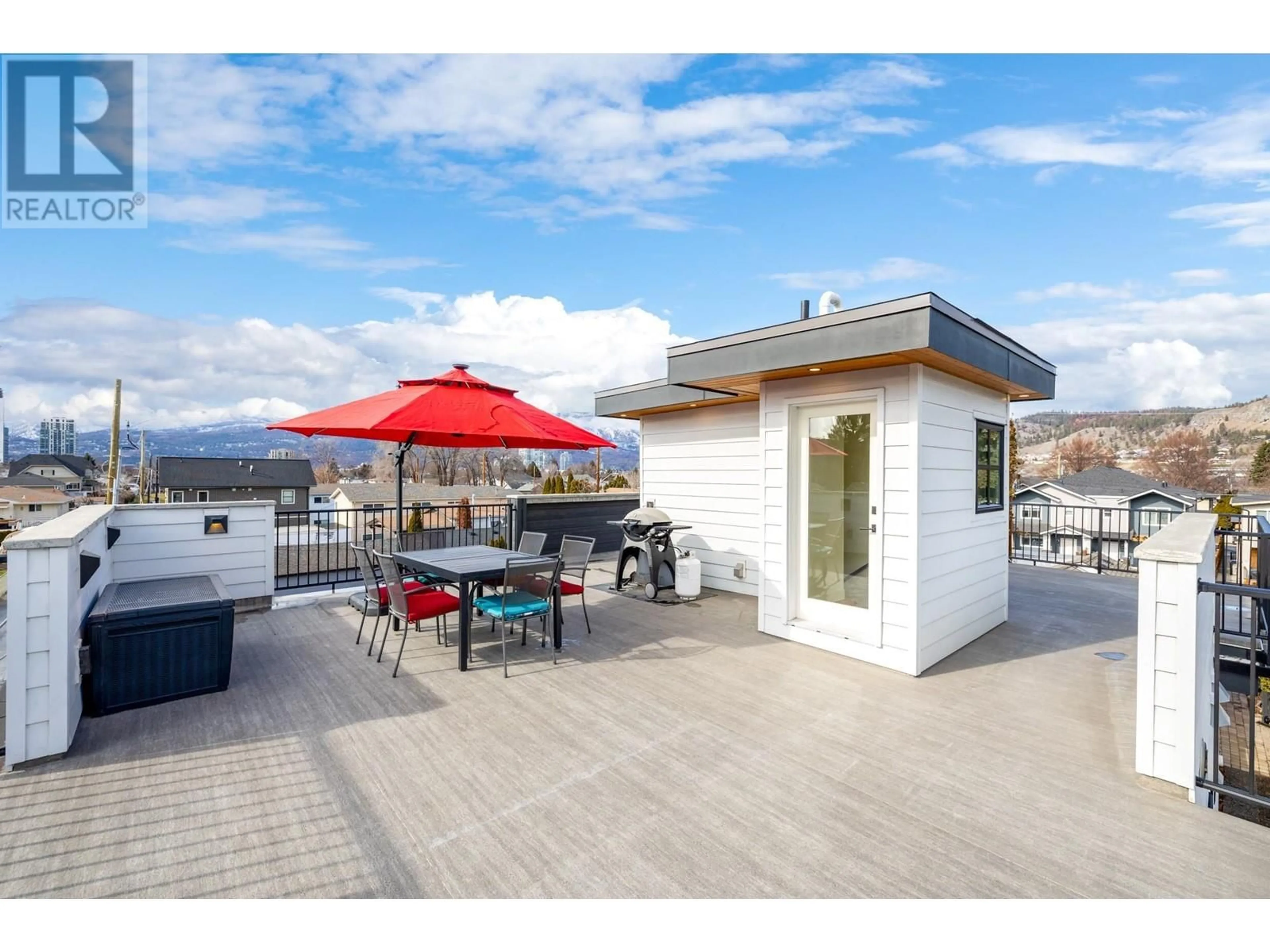 Patio, water/lake/river/ocean view for 2 - 1053 MARTIN AVENUE, Kelowna British Columbia V1Y6V6