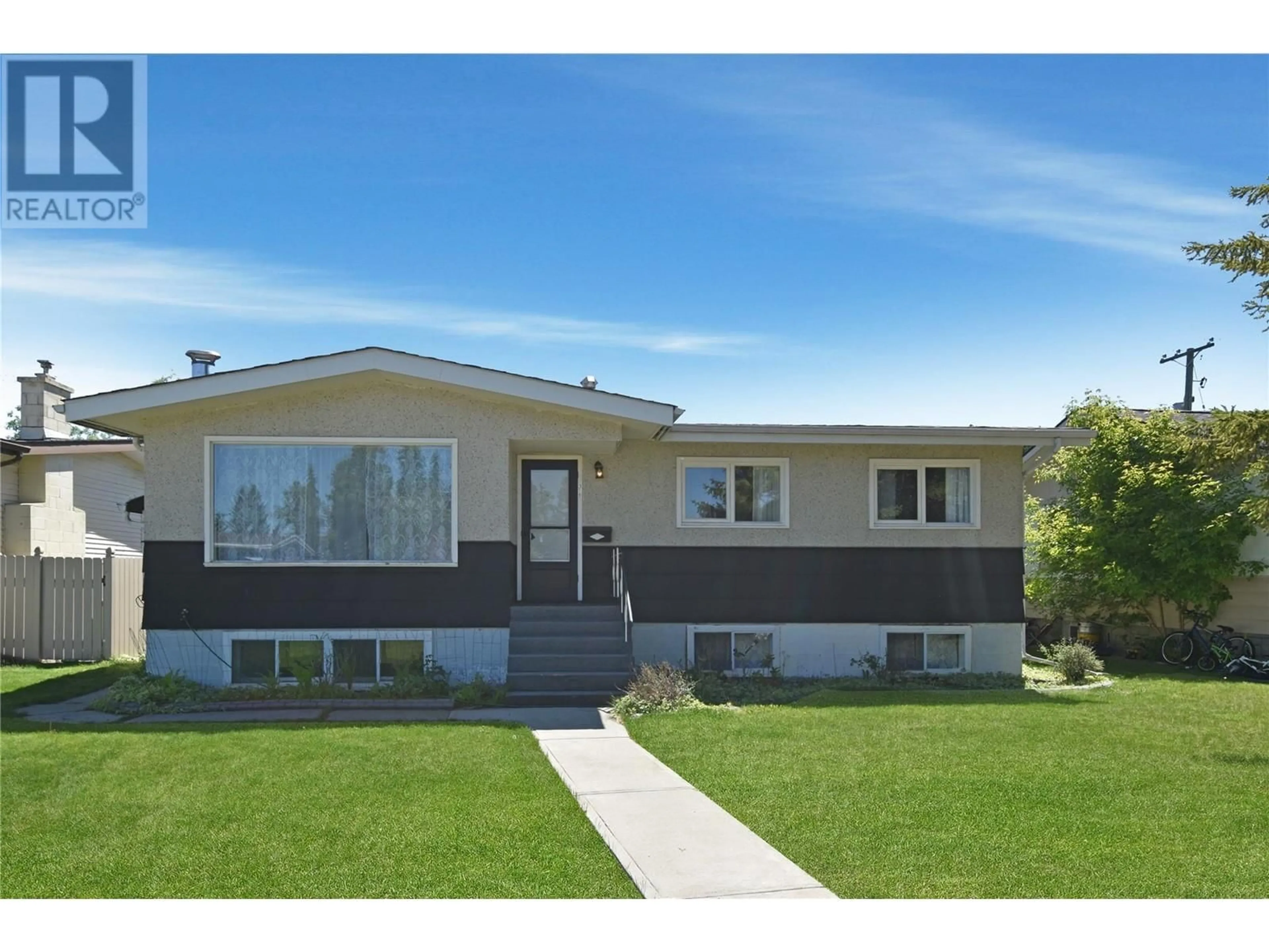 Home with vinyl exterior material, street for 319 11TH ST S STREET, Cranbrook British Columbia V1C1V1