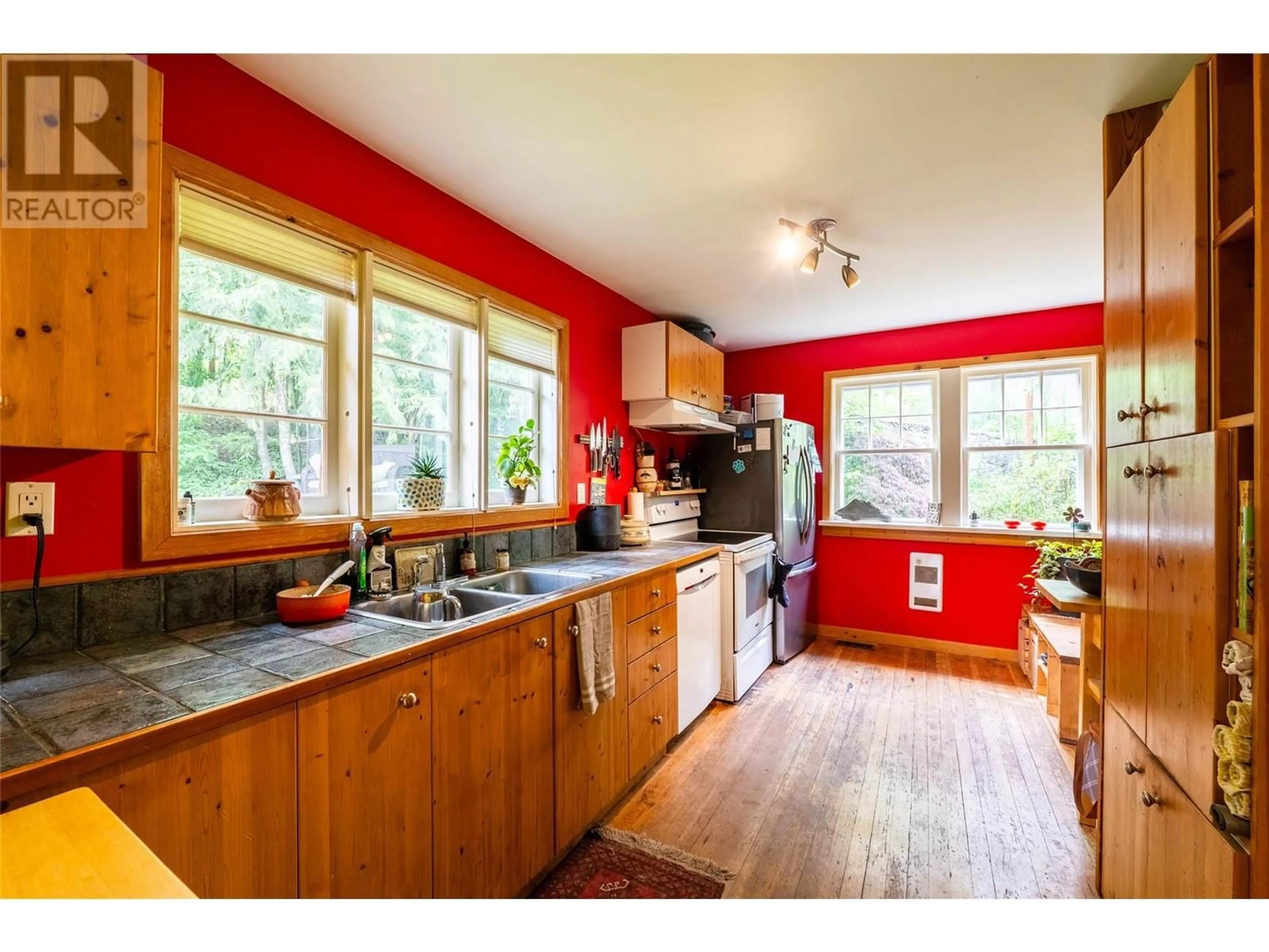 Open concept kitchen, wood/laminate floor for 407 SIXTH STREET, Nelson British Columbia V1L2Y2