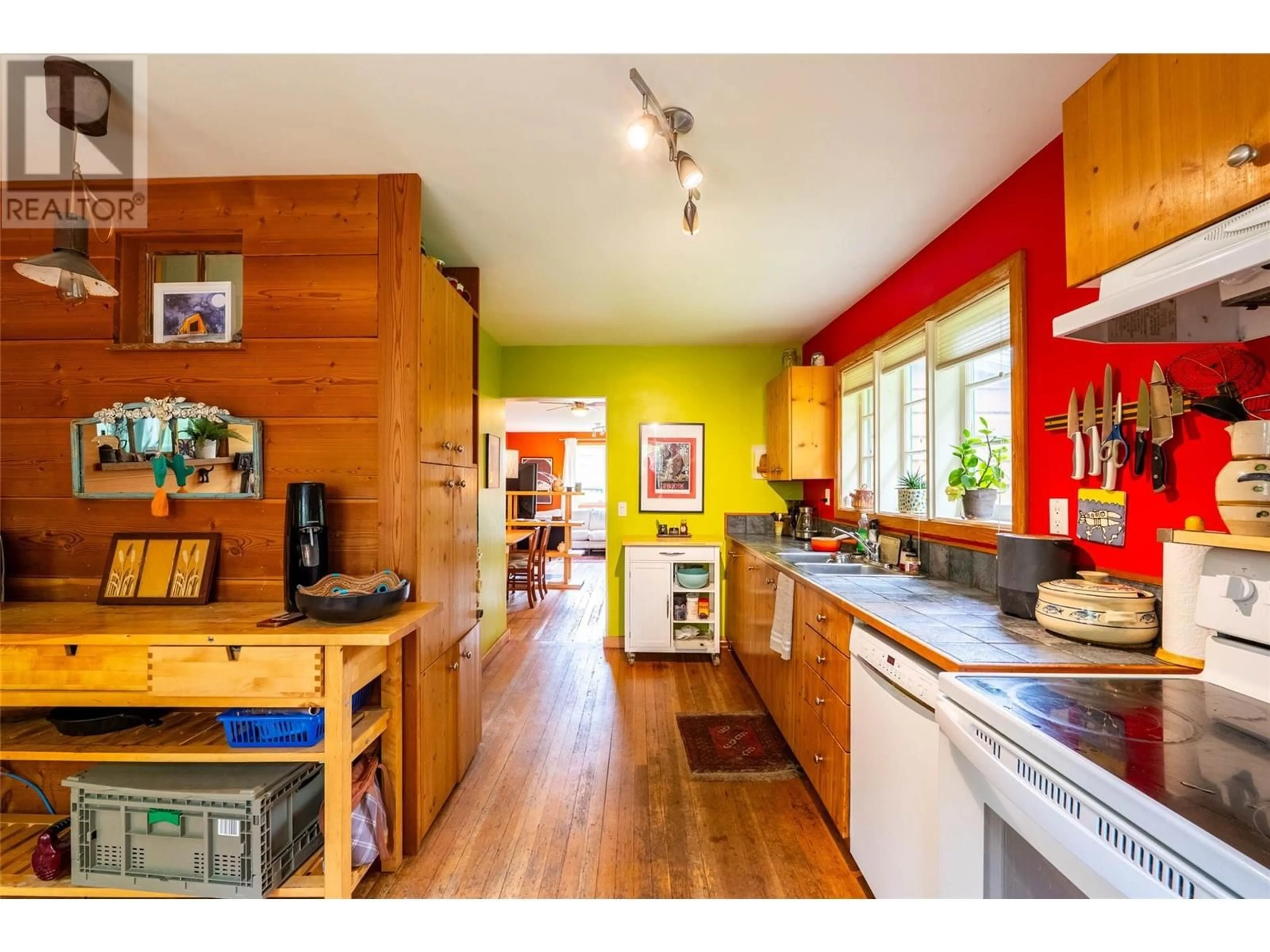 Open concept kitchen, wood/laminate floor for 407 SIXTH STREET, Nelson British Columbia V1L2Y2
