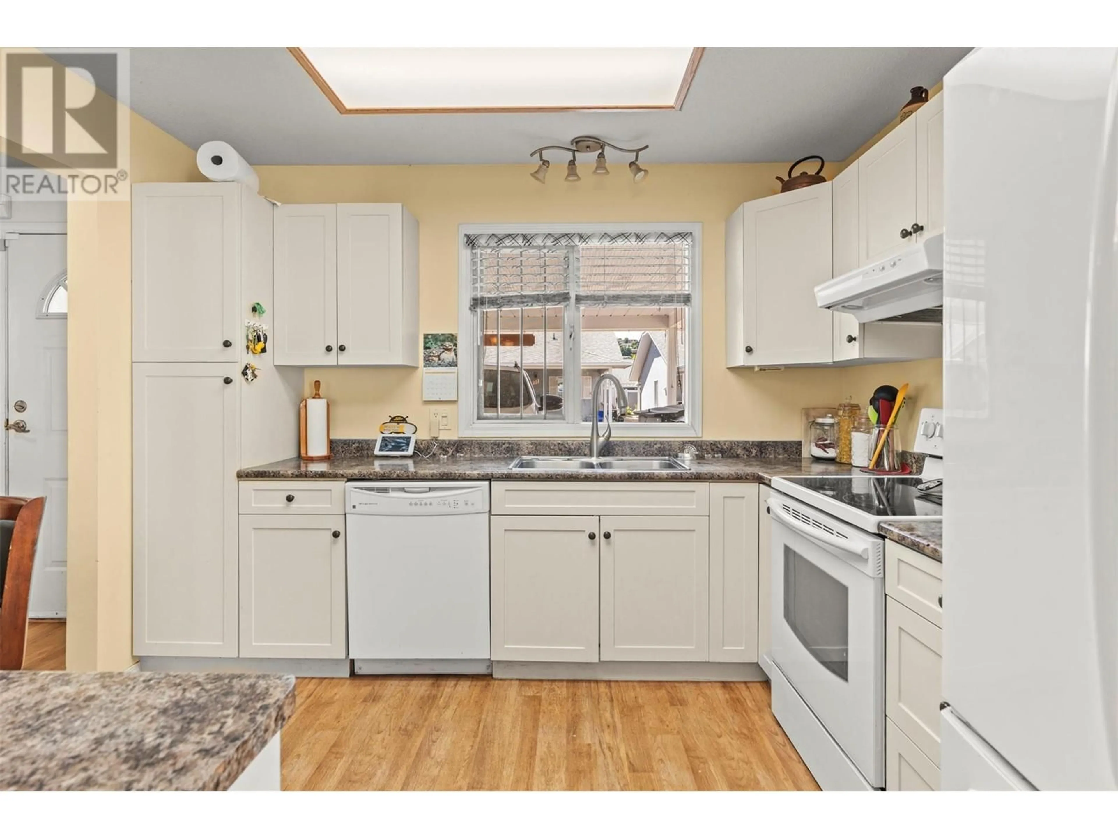 Standard kitchen, unknown for 89 - 3900 27 AVENUE, Vernon British Columbia V1T9E6
