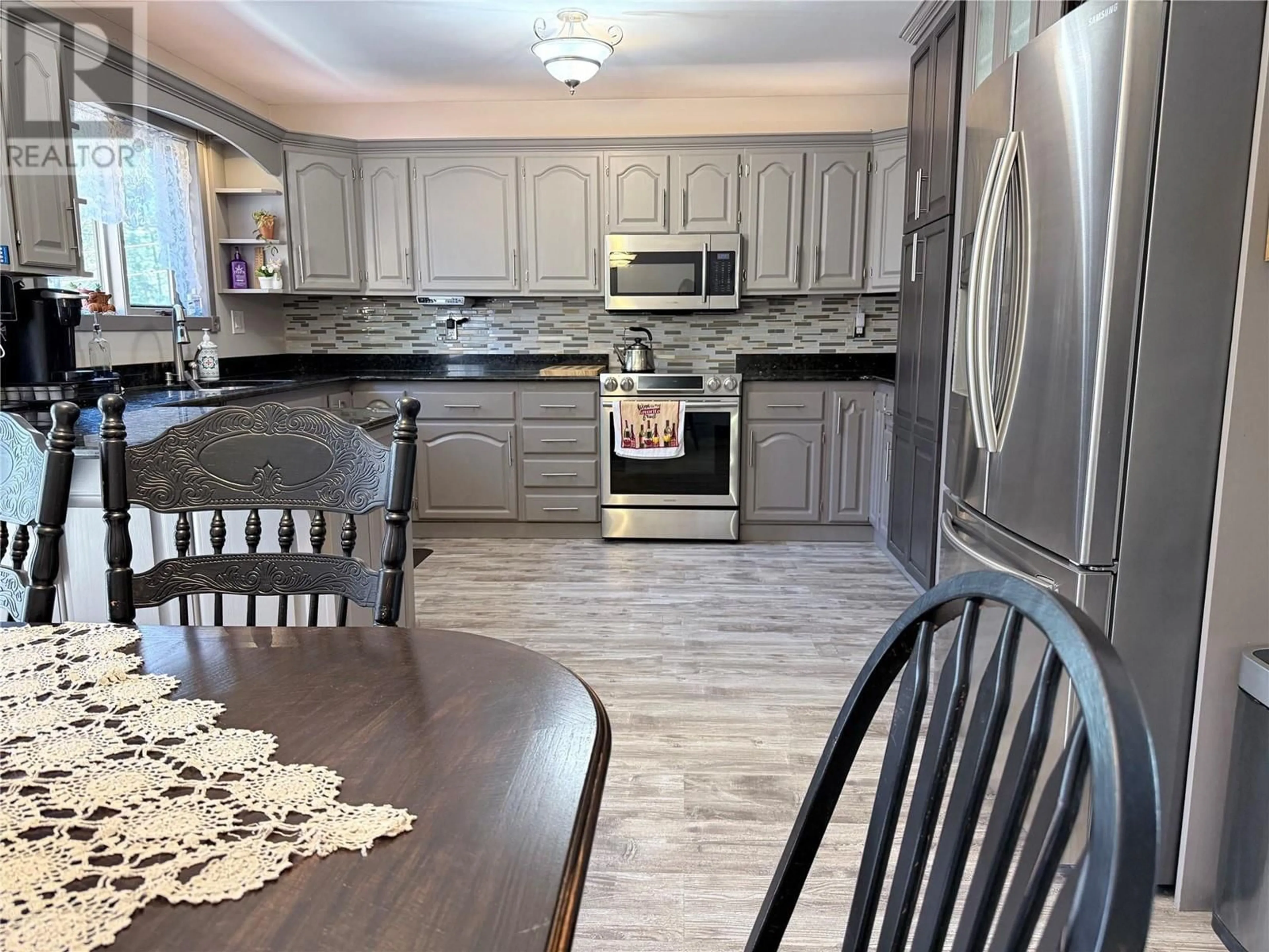 Open concept kitchen, unknown for 3233 7TH STREET SOUTH, Cranbrook British Columbia V1C5G6