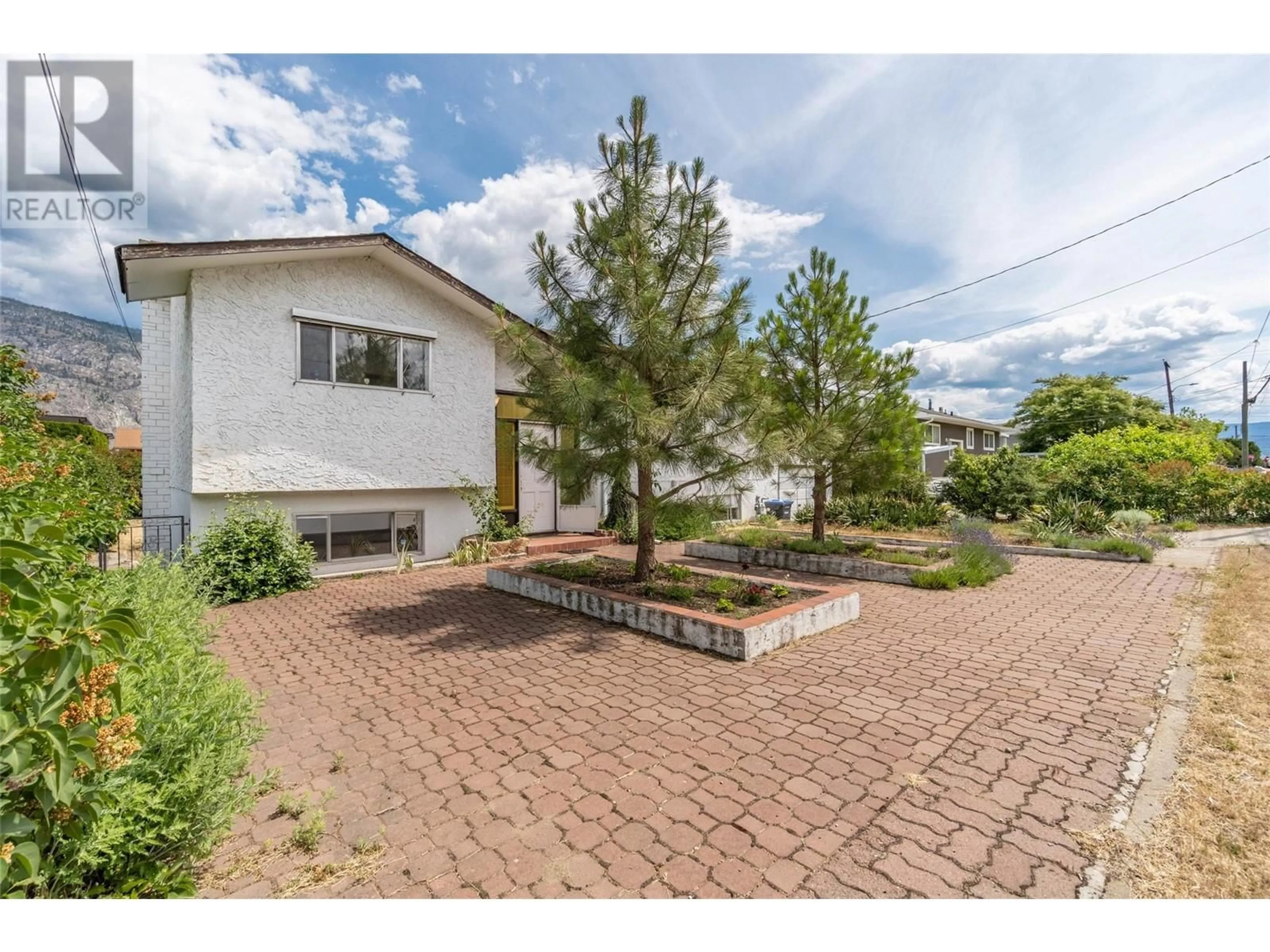 A pic from outside/outdoor area/front of a property/back of a property/a pic from drone, street for 8405 87TH STREET, Osoyoos British Columbia V0H1V2