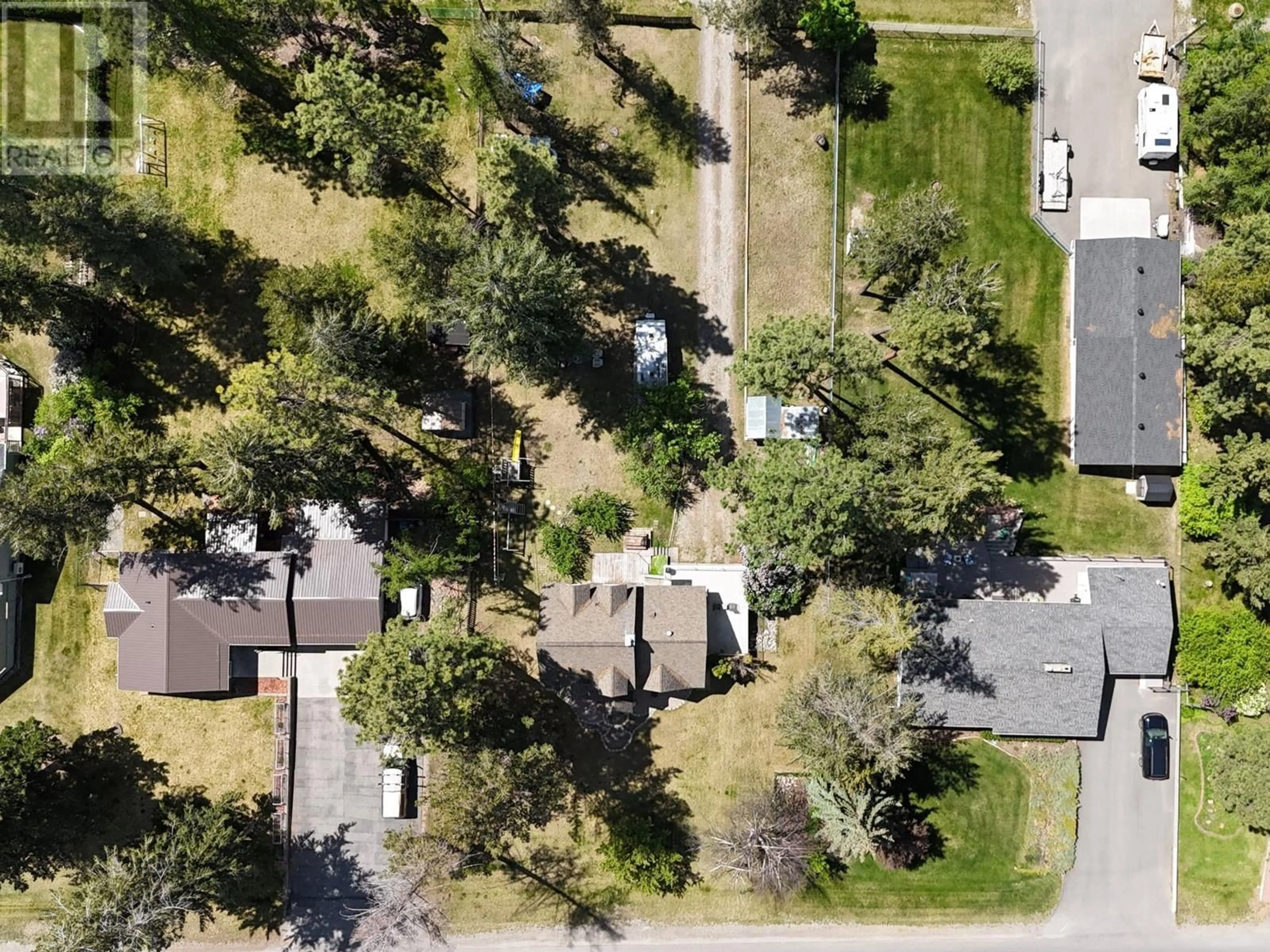 A pic from outside/outdoor area/front of a property/back of a property/a pic from drone, street for 405 30TH AVENUE SOUTH, Cranbrook British Columbia V1C3K8
