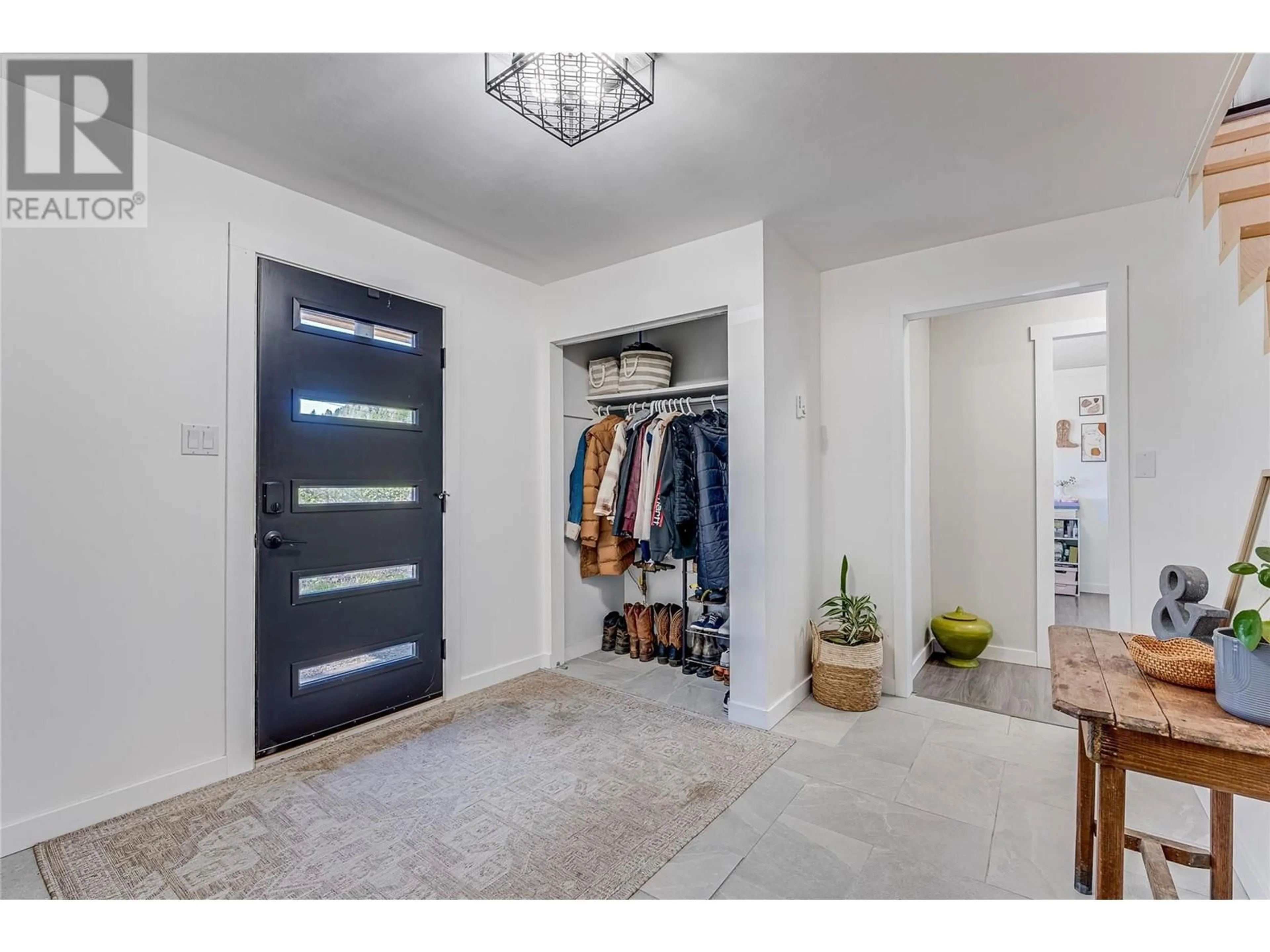 Indoor entryway for 1758 GRANDVIEW AVENUE, Lumby British Columbia V0E2G0