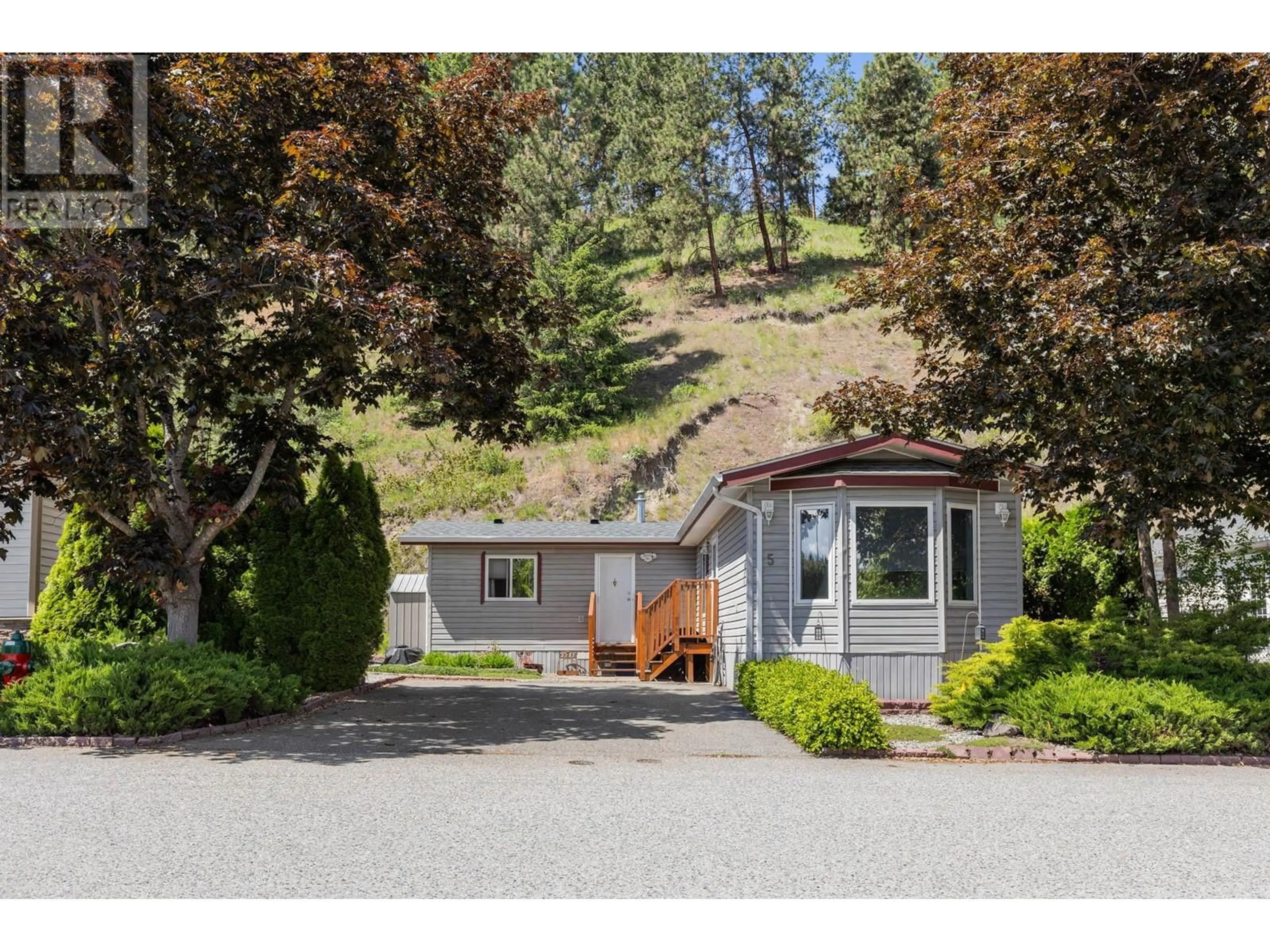 Home with vinyl exterior material, street for 5 - 1525 WESTSIDE ROAD, West Kelowna British Columbia V1Z1L9