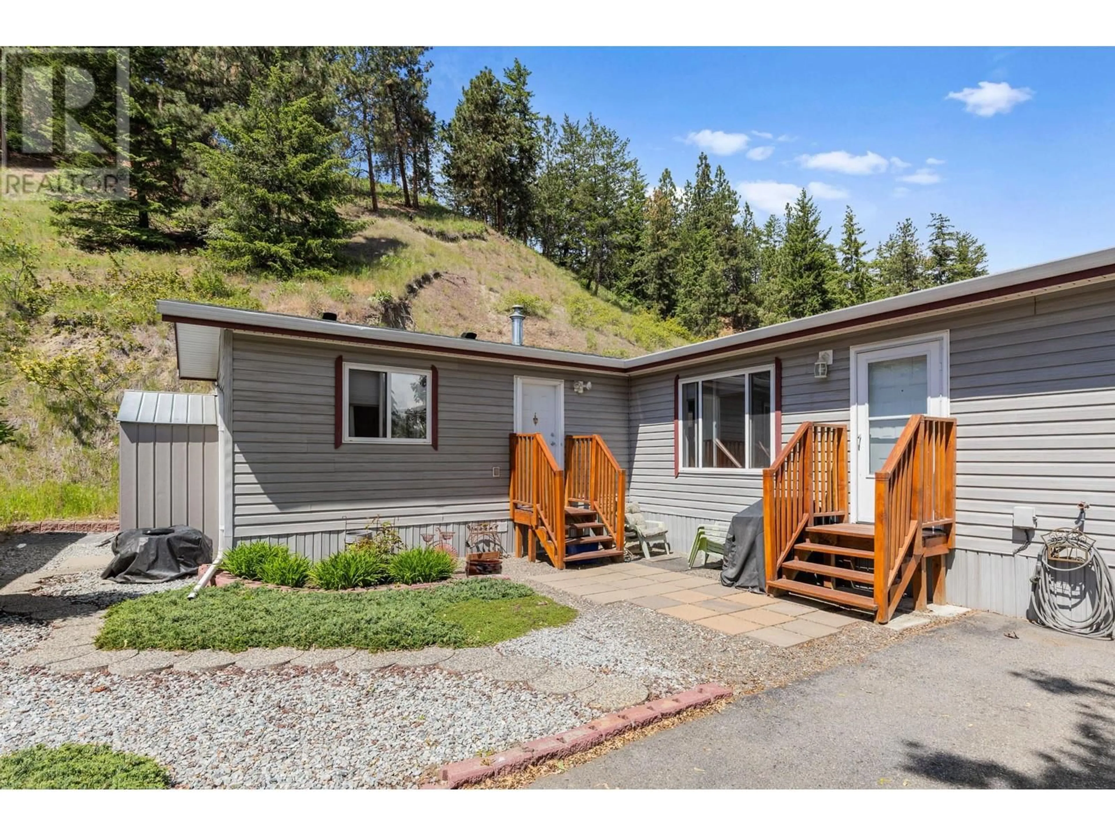Home with vinyl exterior material, street for 5 - 1525 WESTSIDE ROAD, West Kelowna British Columbia V1Z1L9