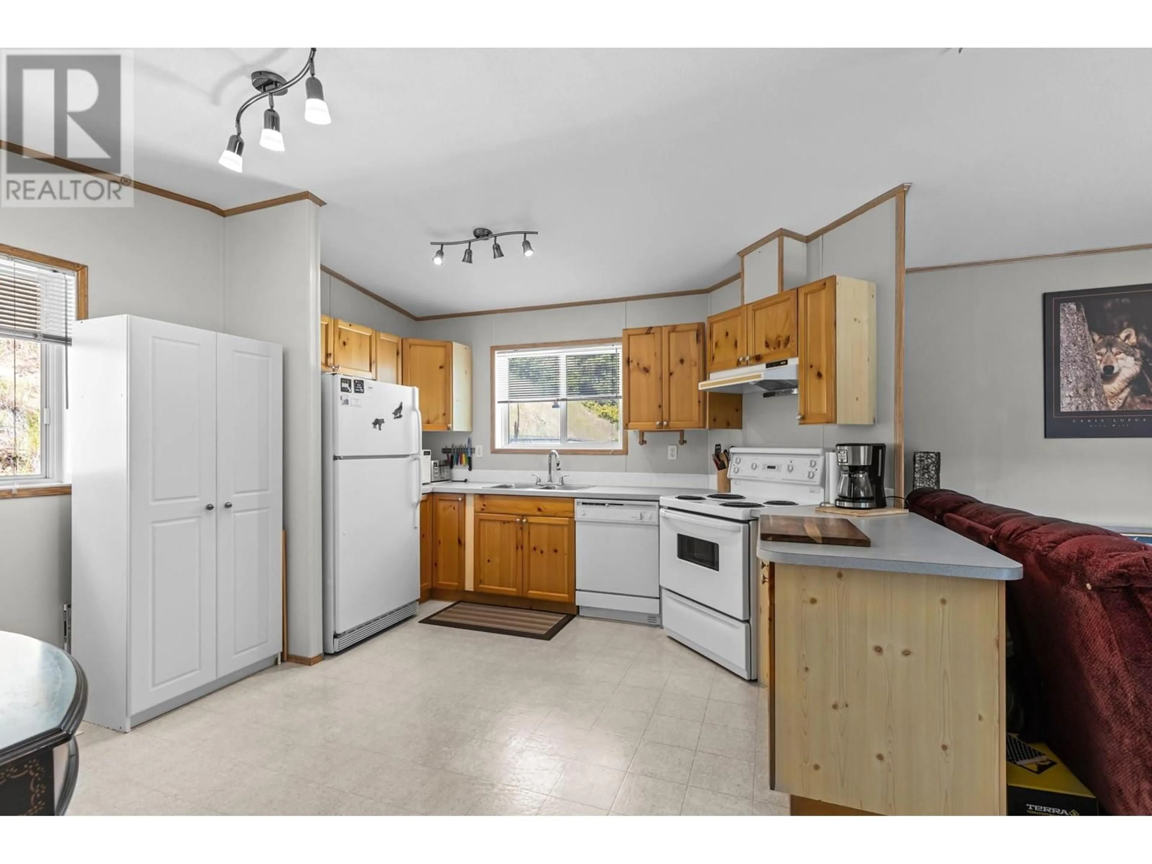 Standard kitchen, unknown for 5 - 1525 WESTSIDE ROAD, West Kelowna British Columbia V1Z1L9