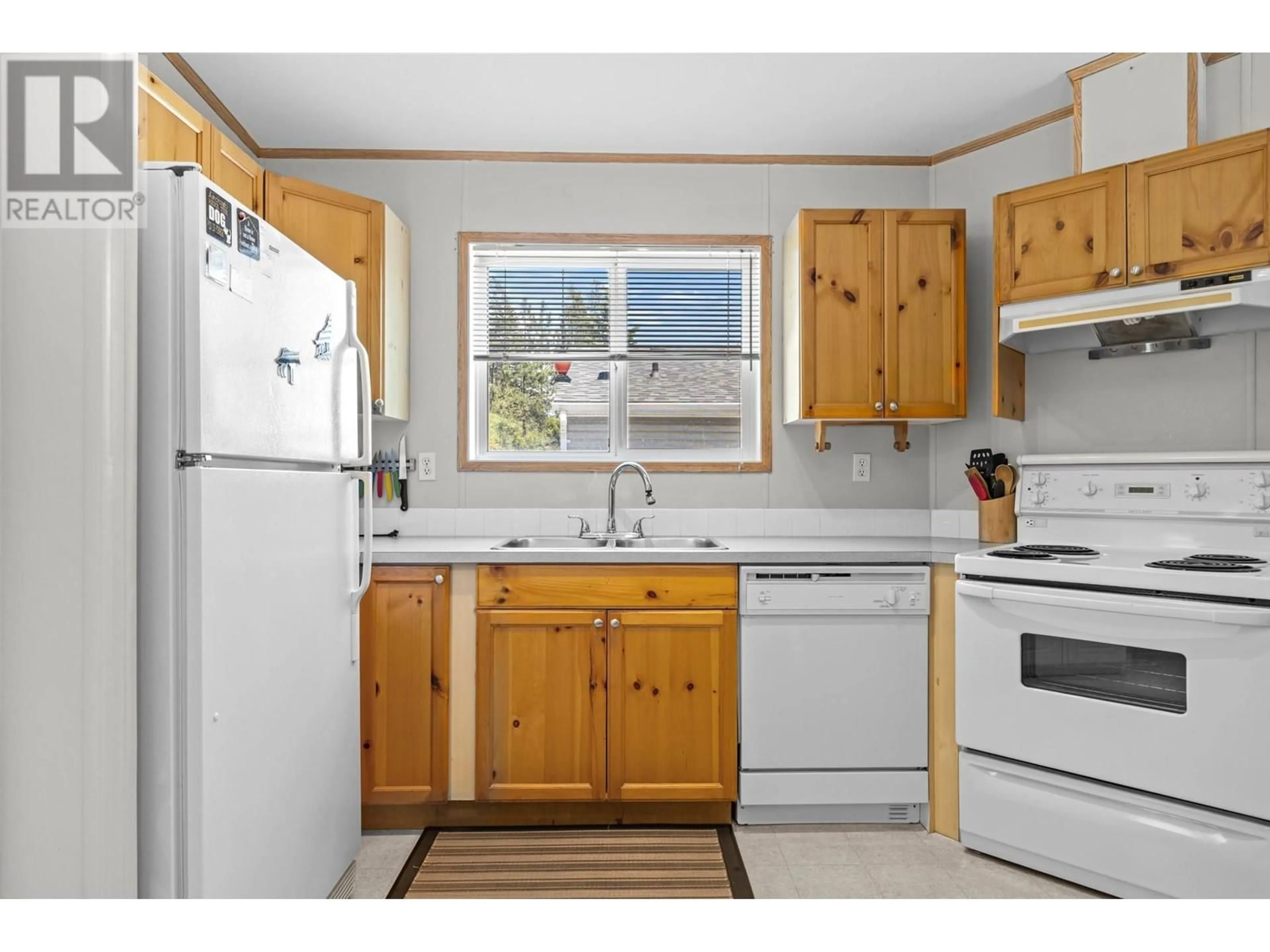 Standard kitchen, unknown for 5 - 1525 WESTSIDE ROAD, West Kelowna British Columbia V1Z1L9