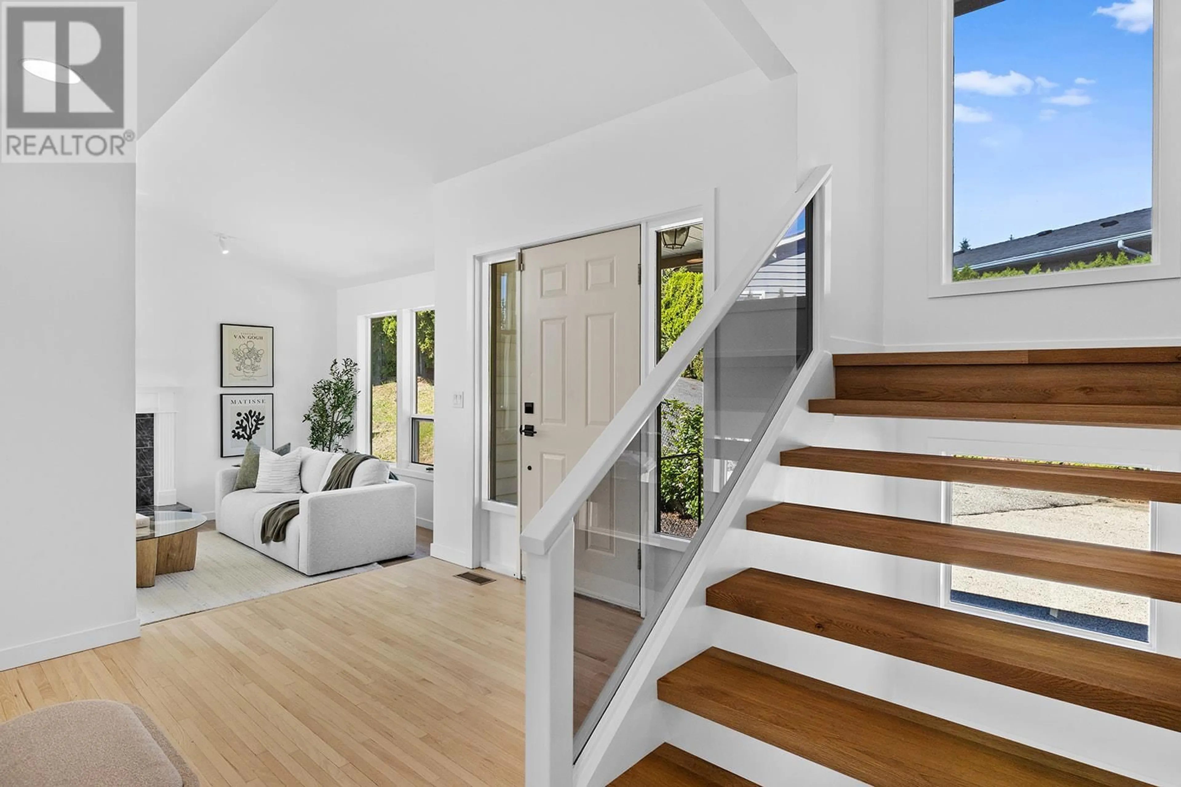 Indoor entryway for 1837 OLYMPUS WAY, West Kelowna British Columbia V1Z3H9