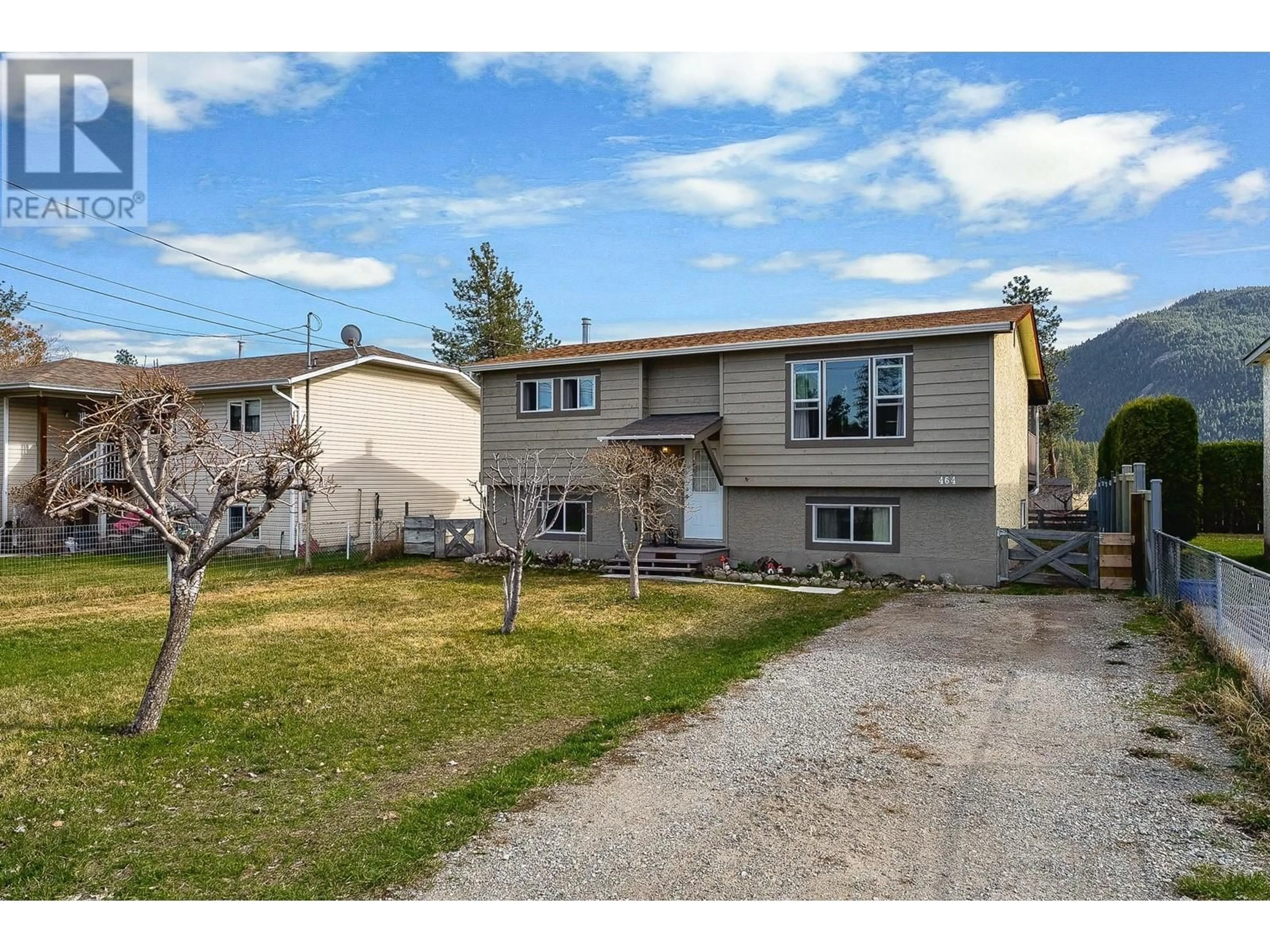 A pic from outside/outdoor area/front of a property/back of a property/a pic from drone, street for 464 DODDING AVENUE, Merritt British Columbia V0K1Y0