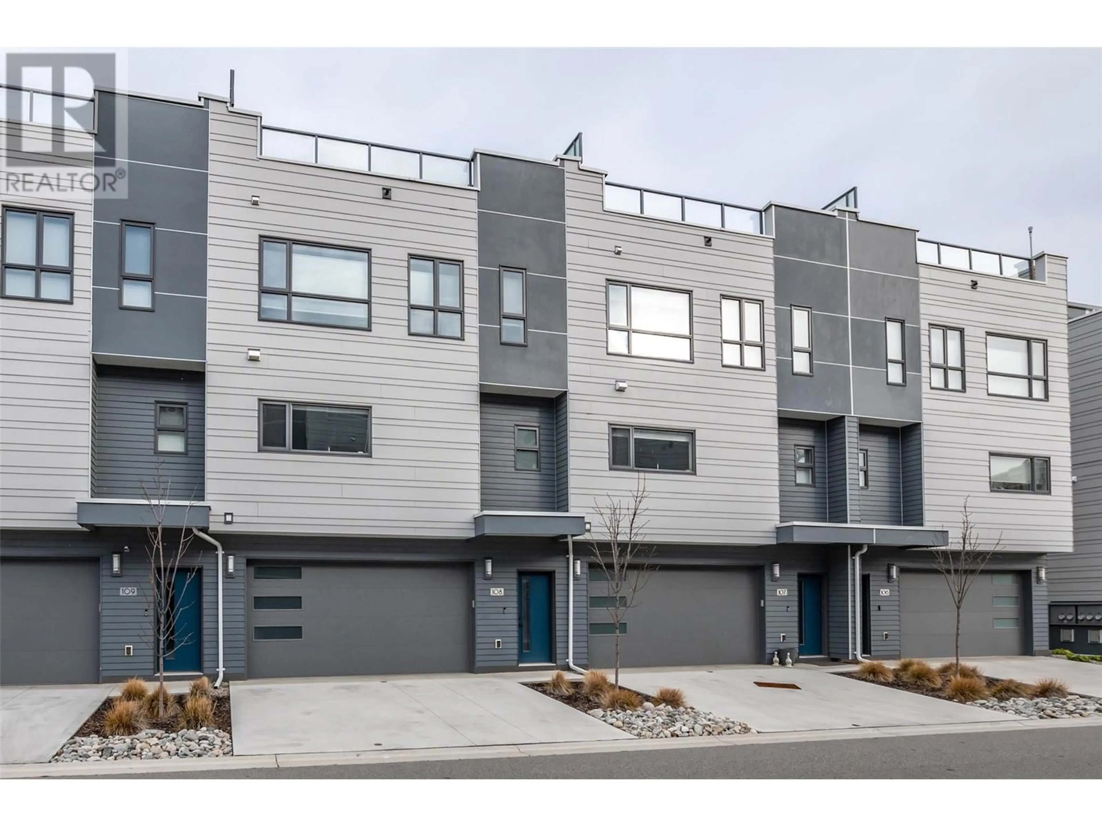 Home with vinyl exterior material, street for 108 - 201 WYLIE STREET, Penticton British Columbia V2A0H3