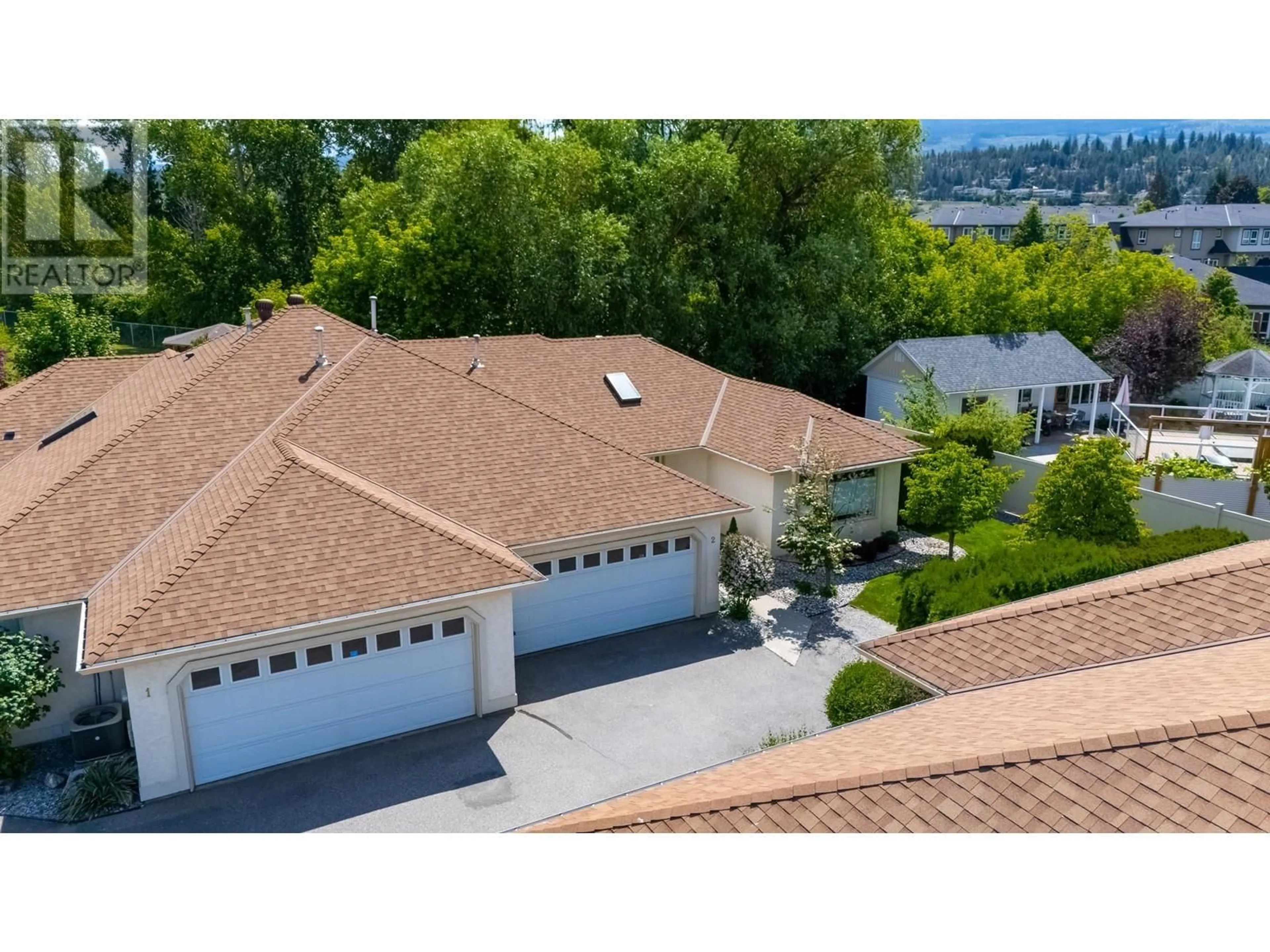 A pic from outside/outdoor area/front of a property/back of a property/a pic from drone, street for 2 - 4141 LAKESHORE ROAD, Kelowna British Columbia V1W1V8