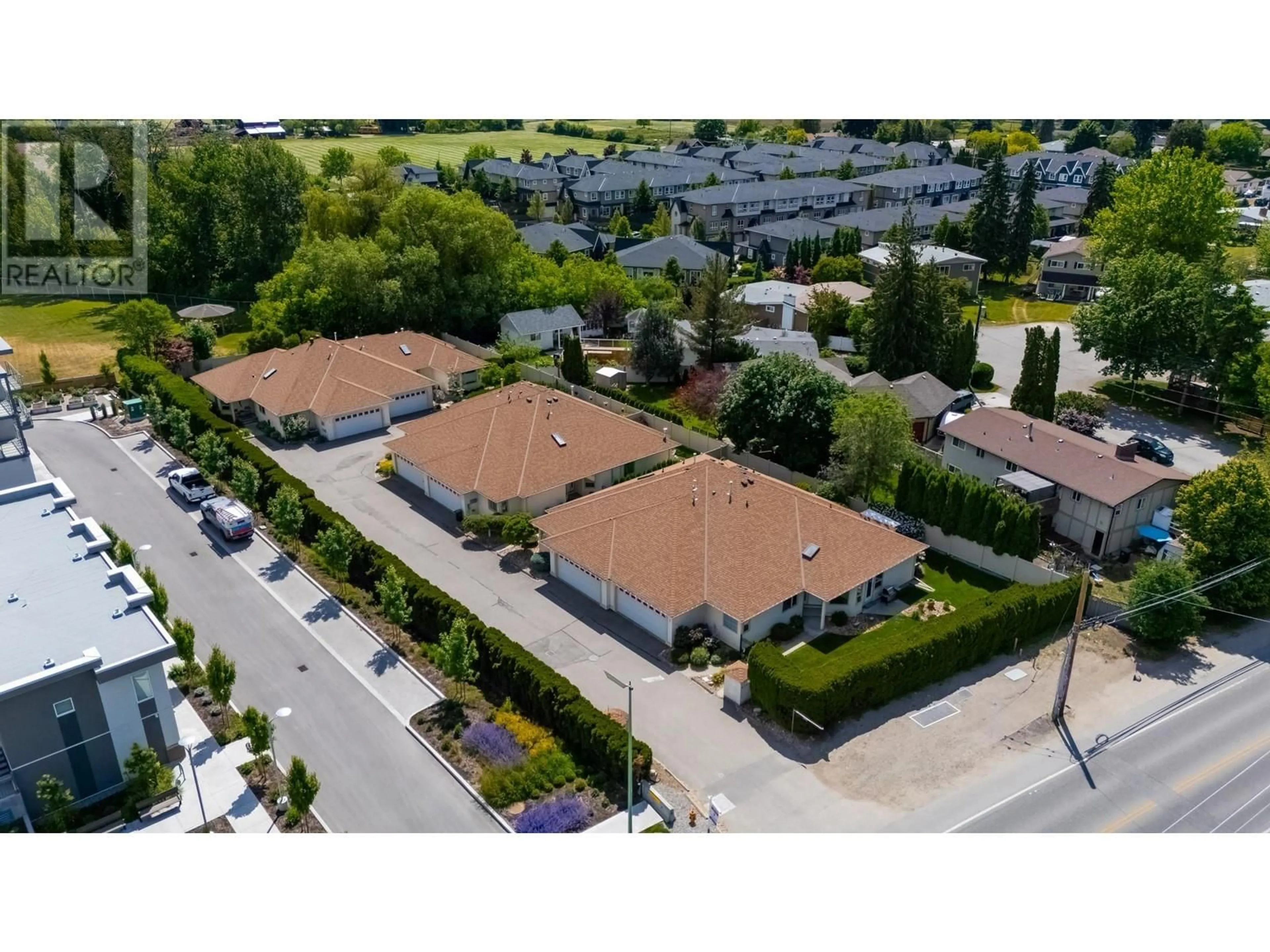 A pic from outside/outdoor area/front of a property/back of a property/a pic from drone, street for 2 - 4141 LAKESHORE ROAD, Kelowna British Columbia V1W1V8