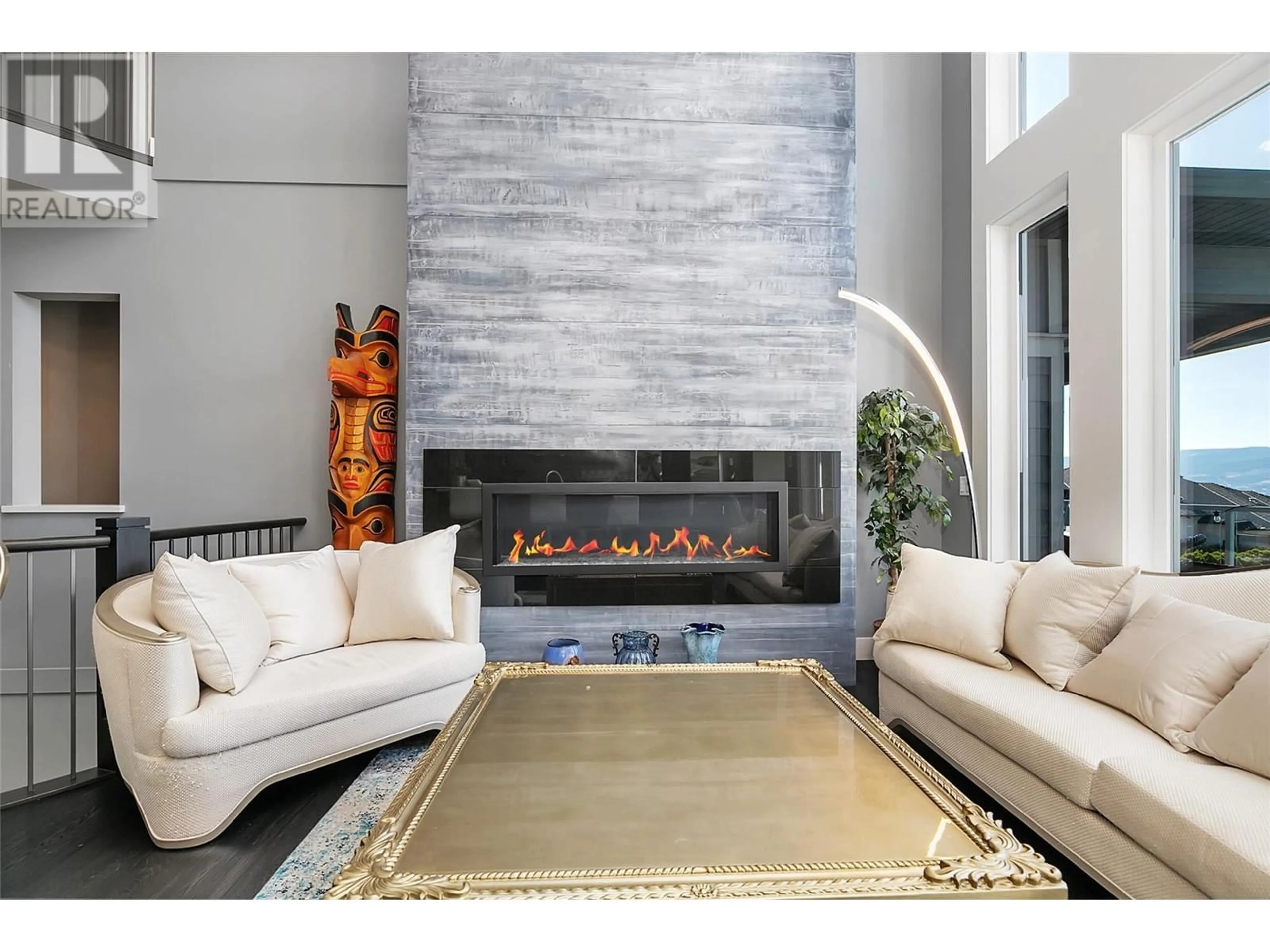 Living room with furniture, unknown for 440 AUDUBON COURT, Kelowna British Columbia V1W5K3