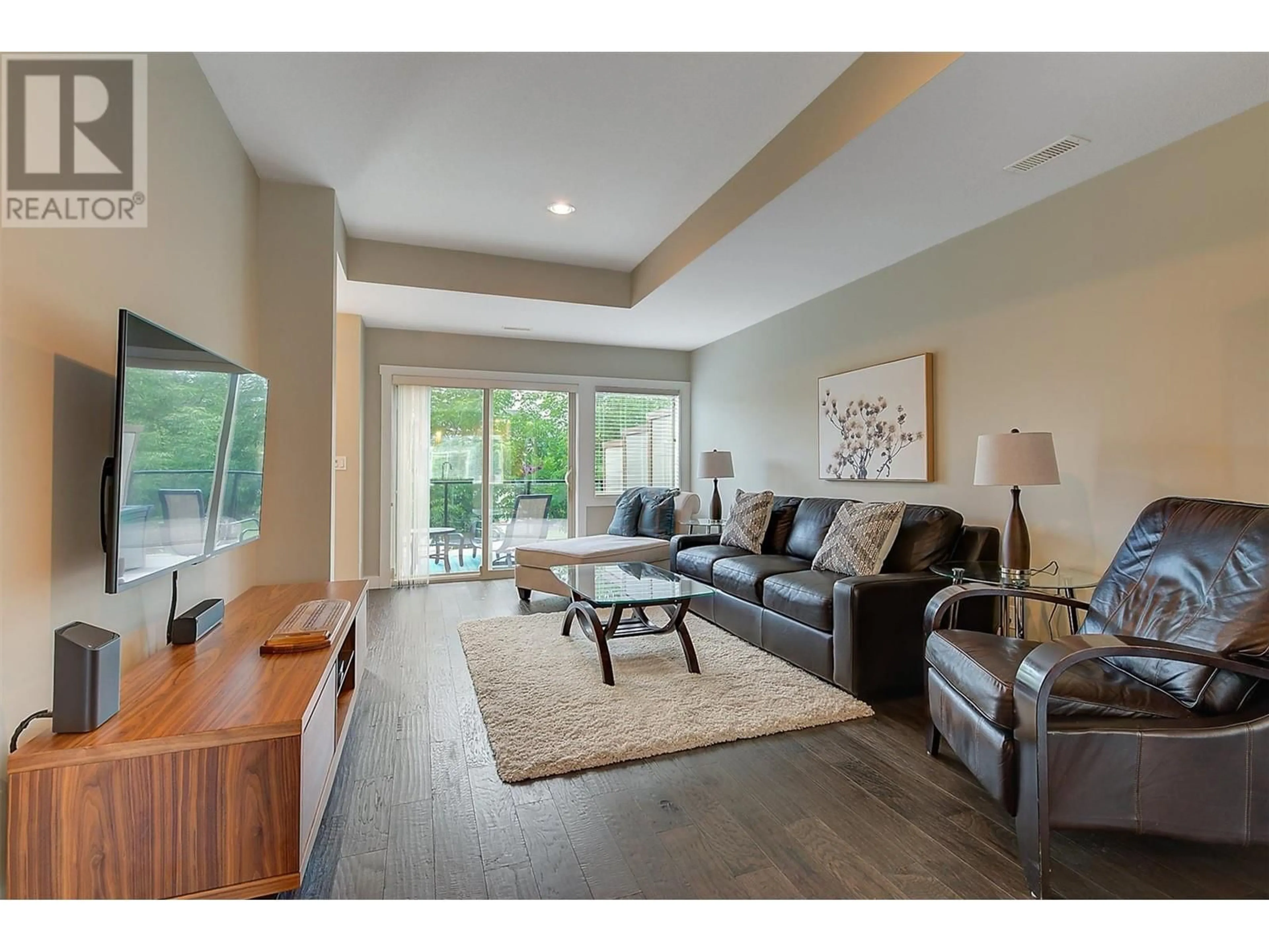 Living room with furniture, wood/laminate floor for 15 - 3626 MISSION SPRINGS DRIVE, Kelowna British Columbia V1W5L1