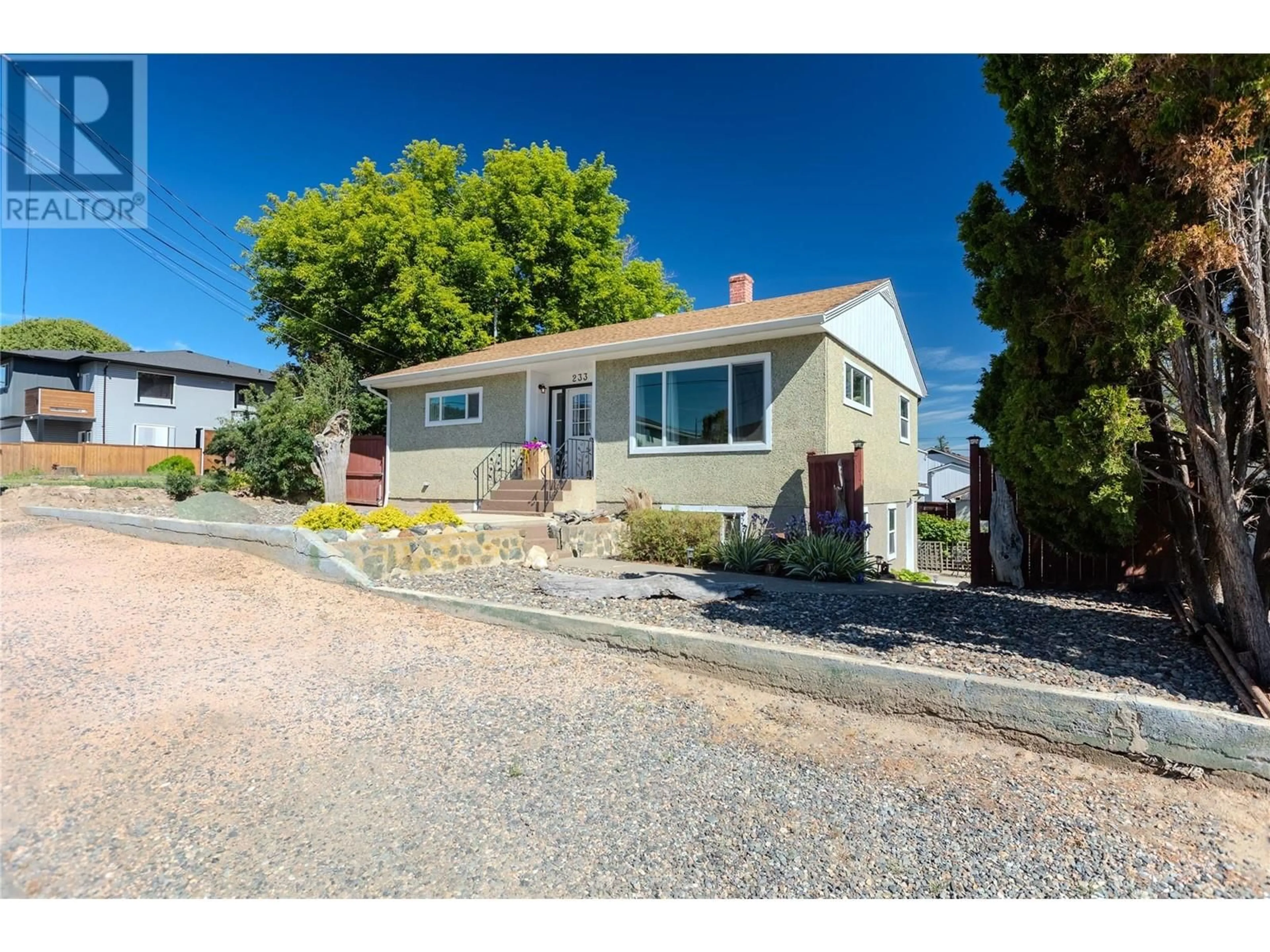 Home with vinyl exterior material, street for 233 BIRCH AVENUE, Kamloops British Columbia V2B0B5