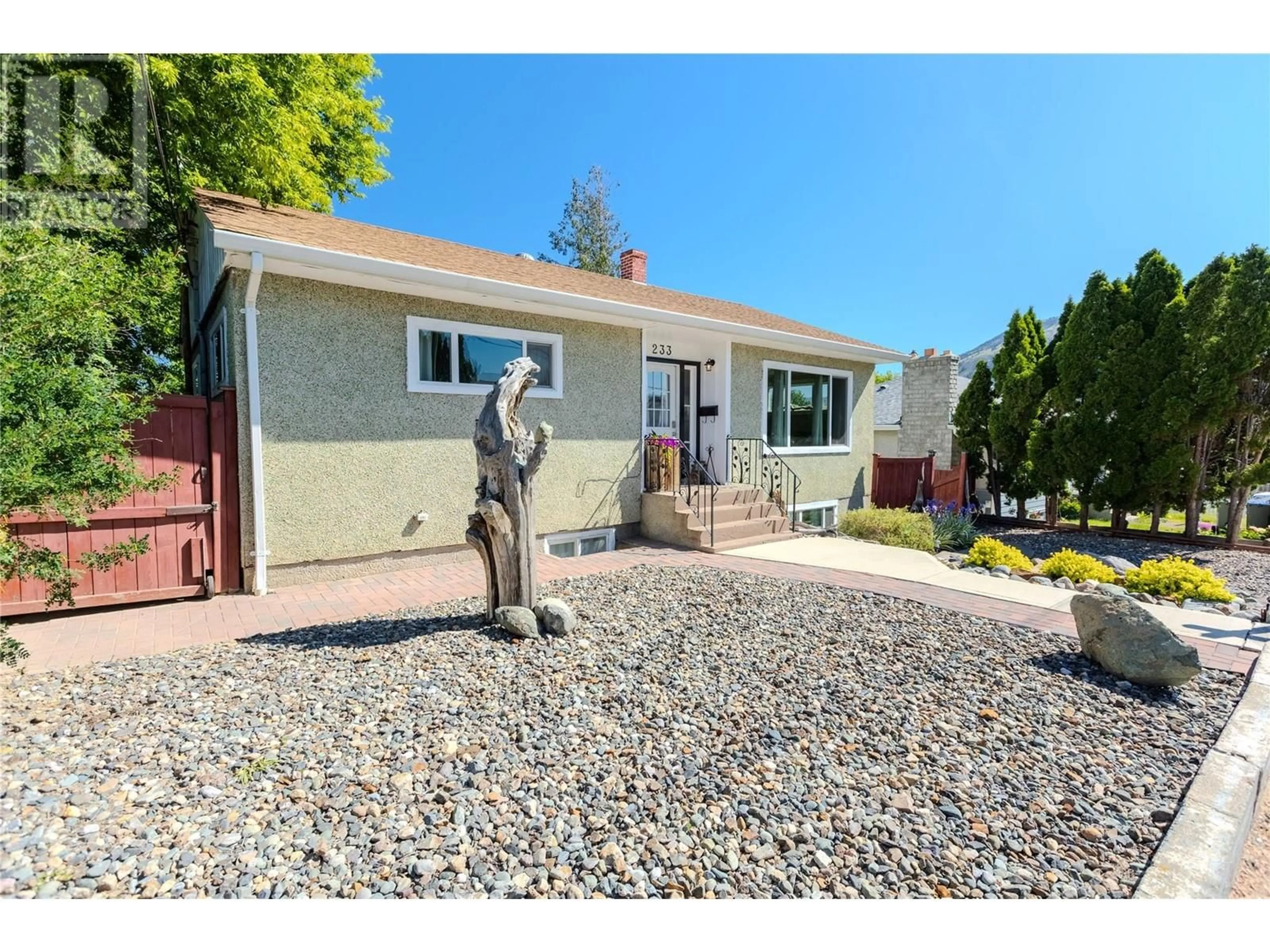 Home with vinyl exterior material, street for 233 BIRCH AVENUE, Kamloops British Columbia V2B0B5
