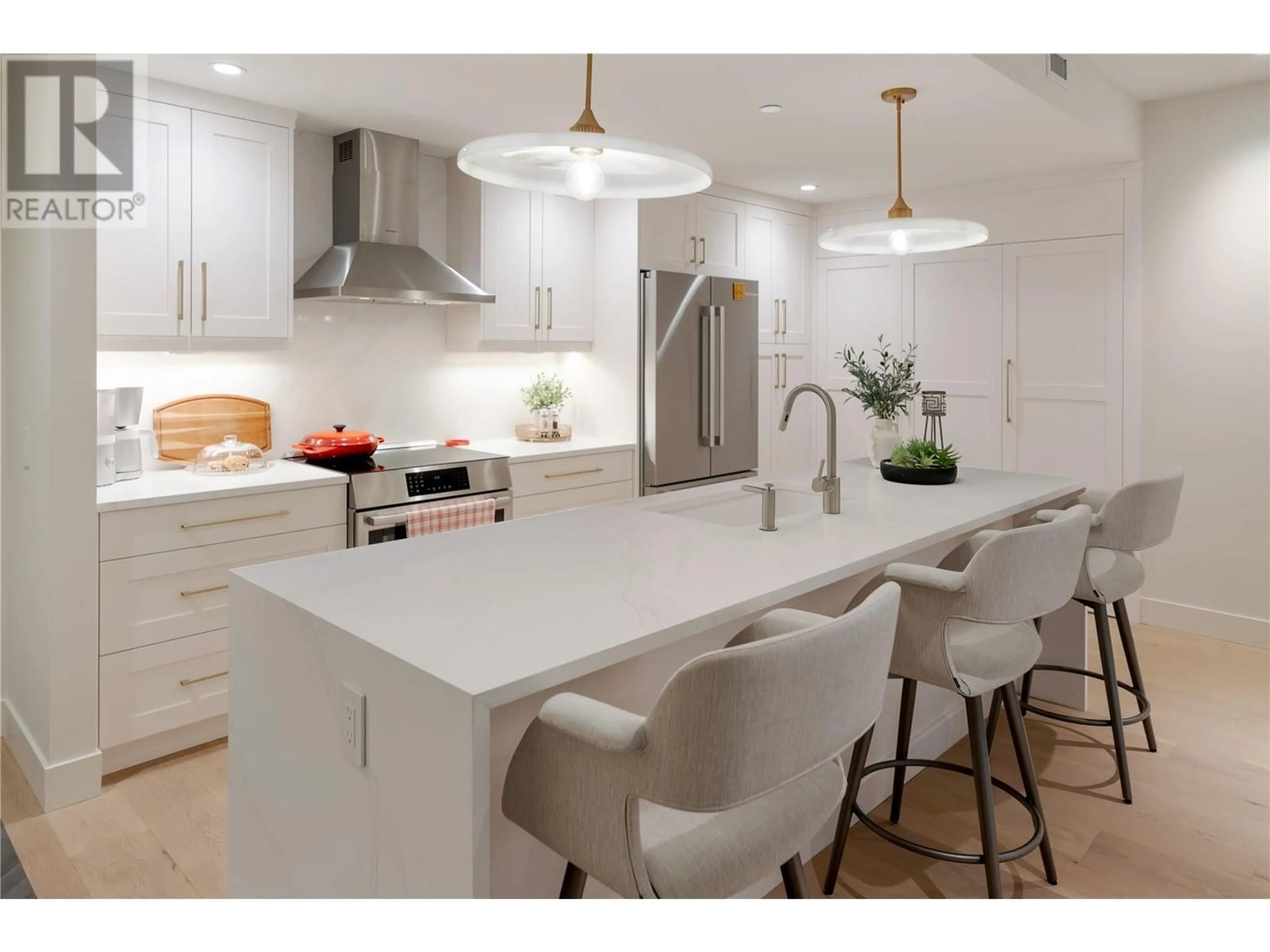 Contemporary kitchen, unknown for 201 - 2901 ABBOTT STREET, Kelowna British Columbia V1Y1G7