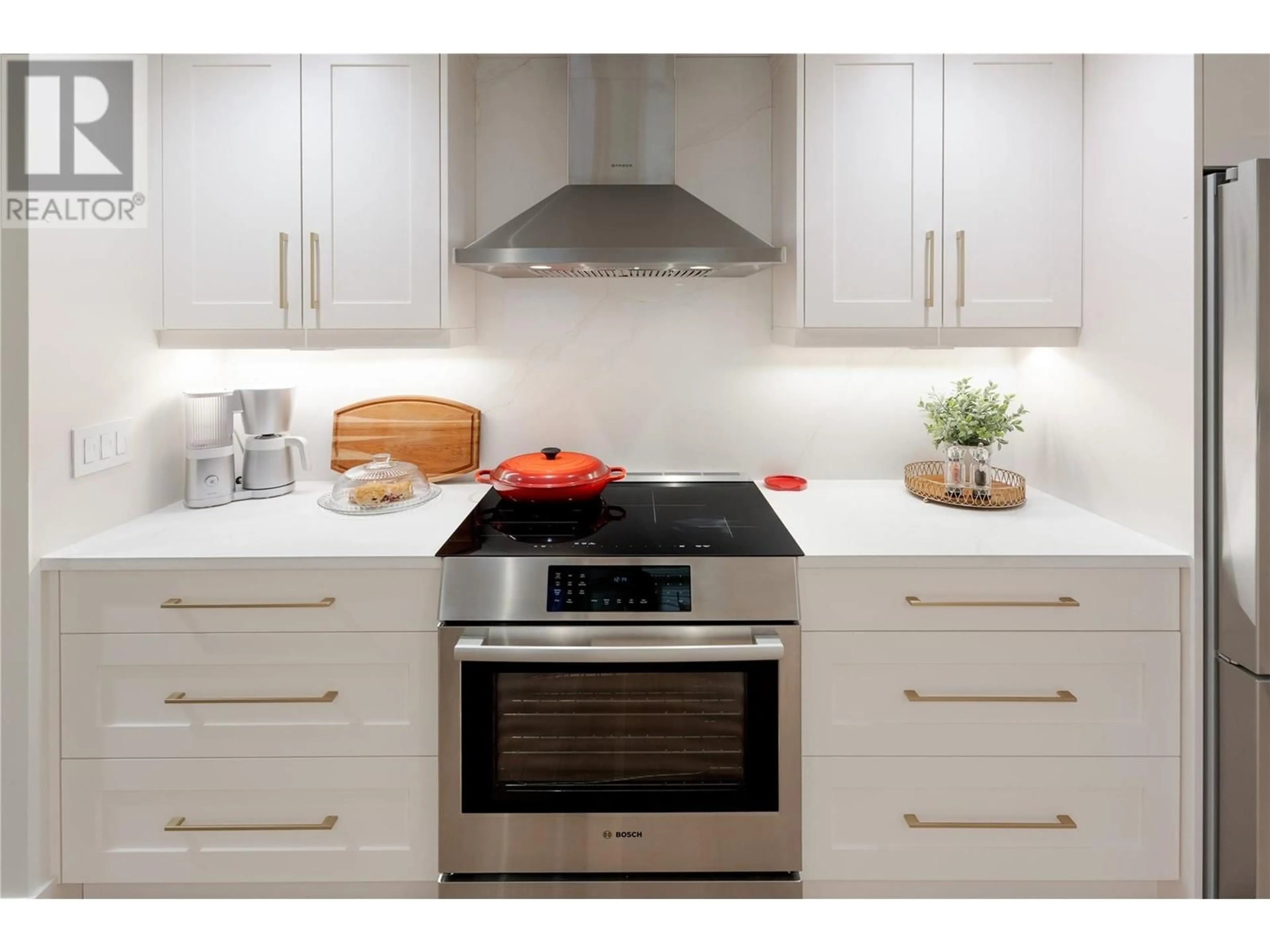 Contemporary kitchen, unknown for 201 - 2901 ABBOTT STREET, Kelowna British Columbia V1Y1G7