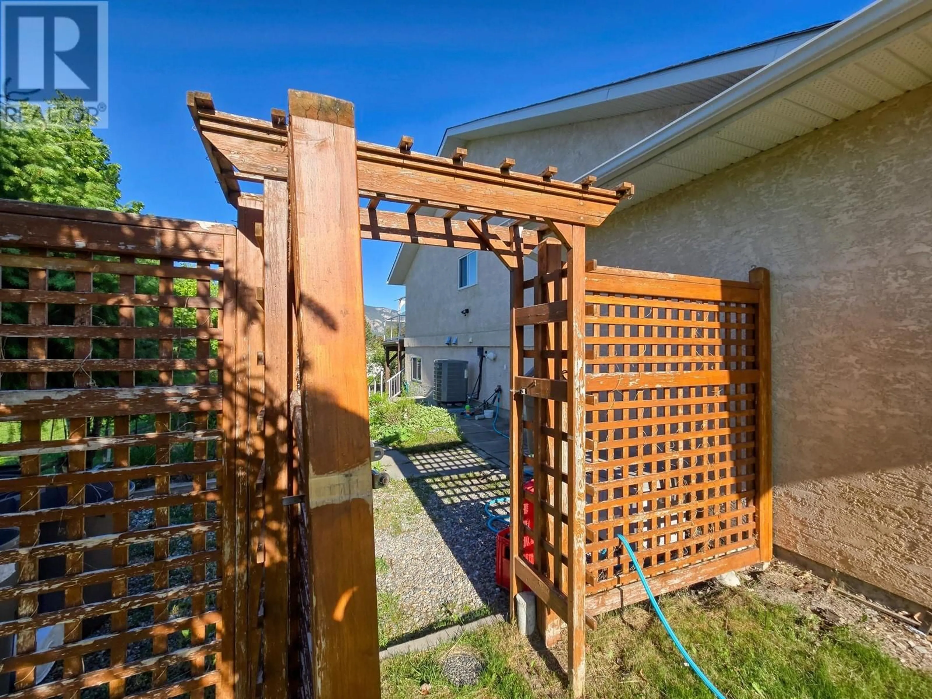 Patio, building for 817 12TH AVENUE, Invermere British Columbia V0A1K0