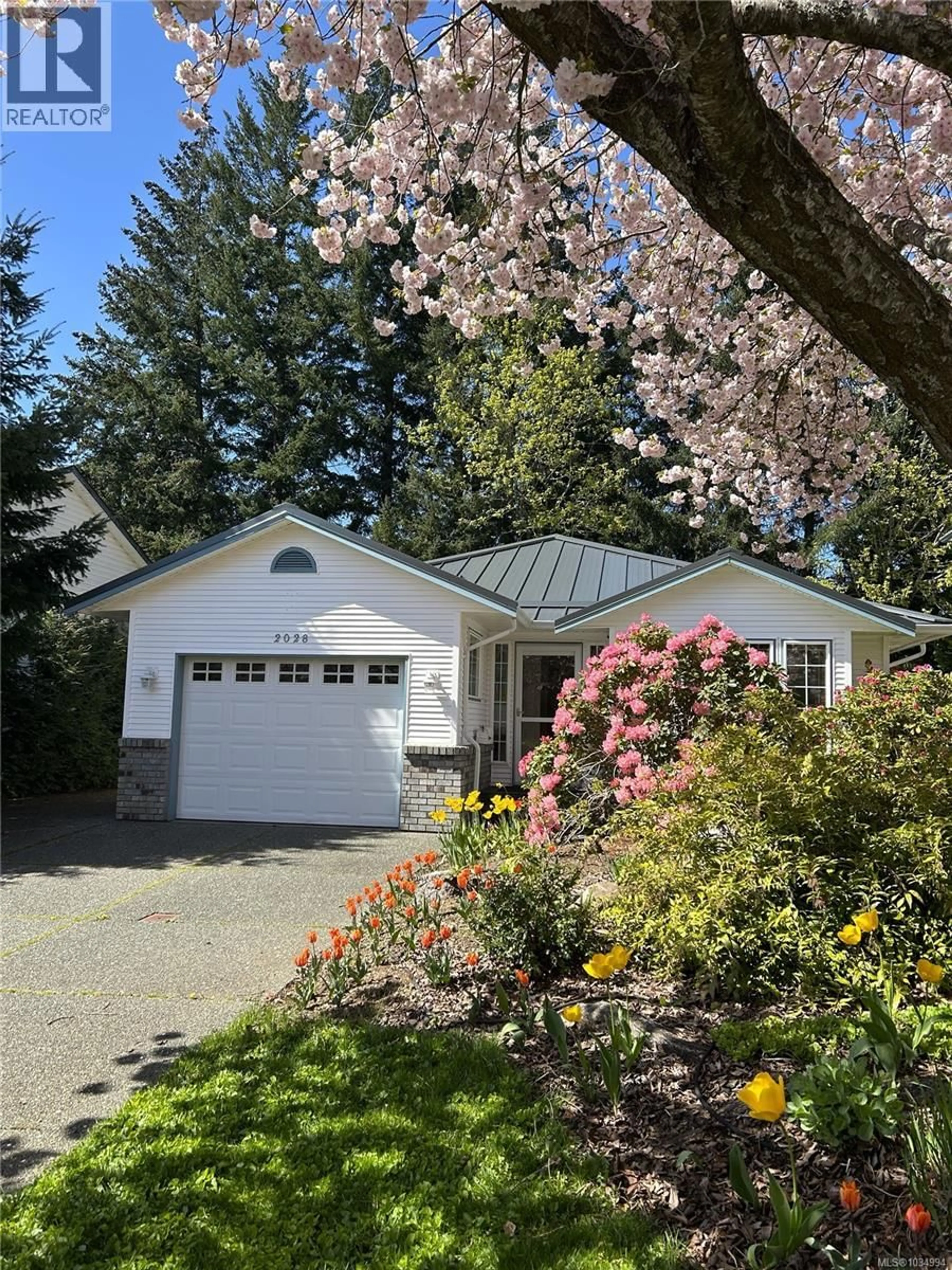 Home with vinyl exterior material, street for 2028 ANNA PLACE, Courtenay British Columbia V9N9B4