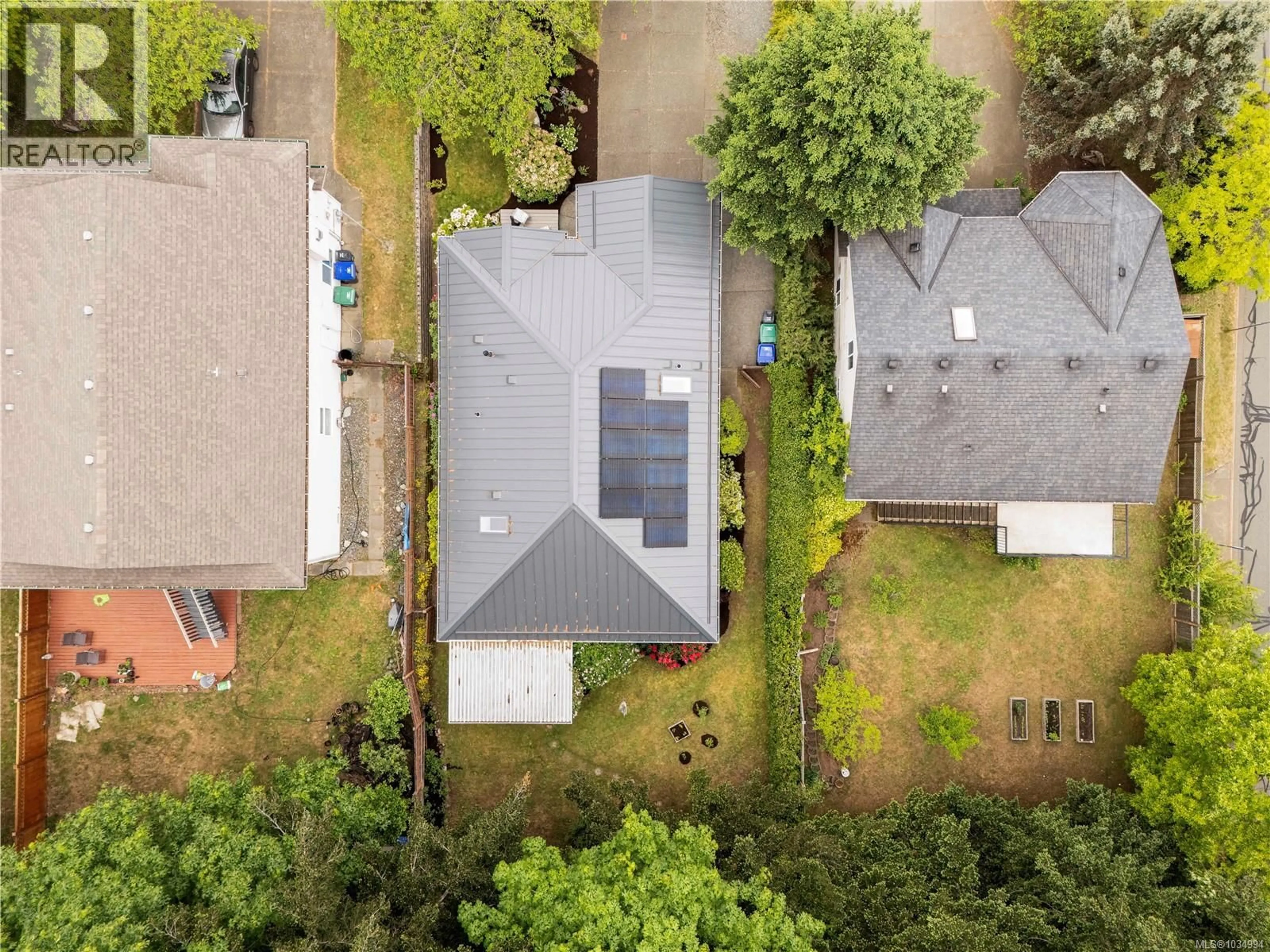 A pic from outside/outdoor area/front of a property/back of a property/a pic from drone, street for 2028 ANNA PLACE, Courtenay British Columbia V9N9B4