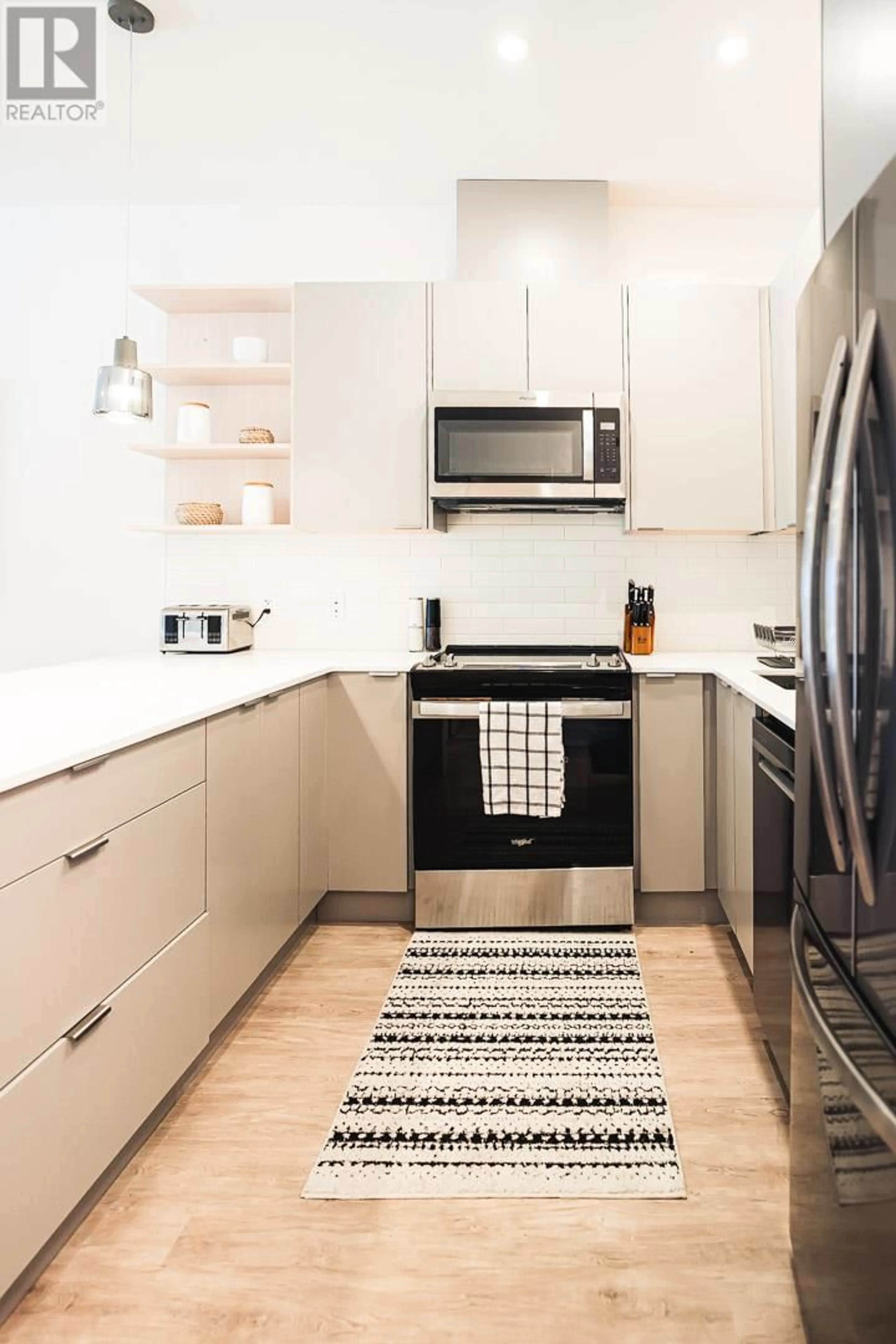 Contemporary kitchen, unknown for 1105 - 1701 COURSIER AVENUE, Revelstoke British Columbia V0E2S3