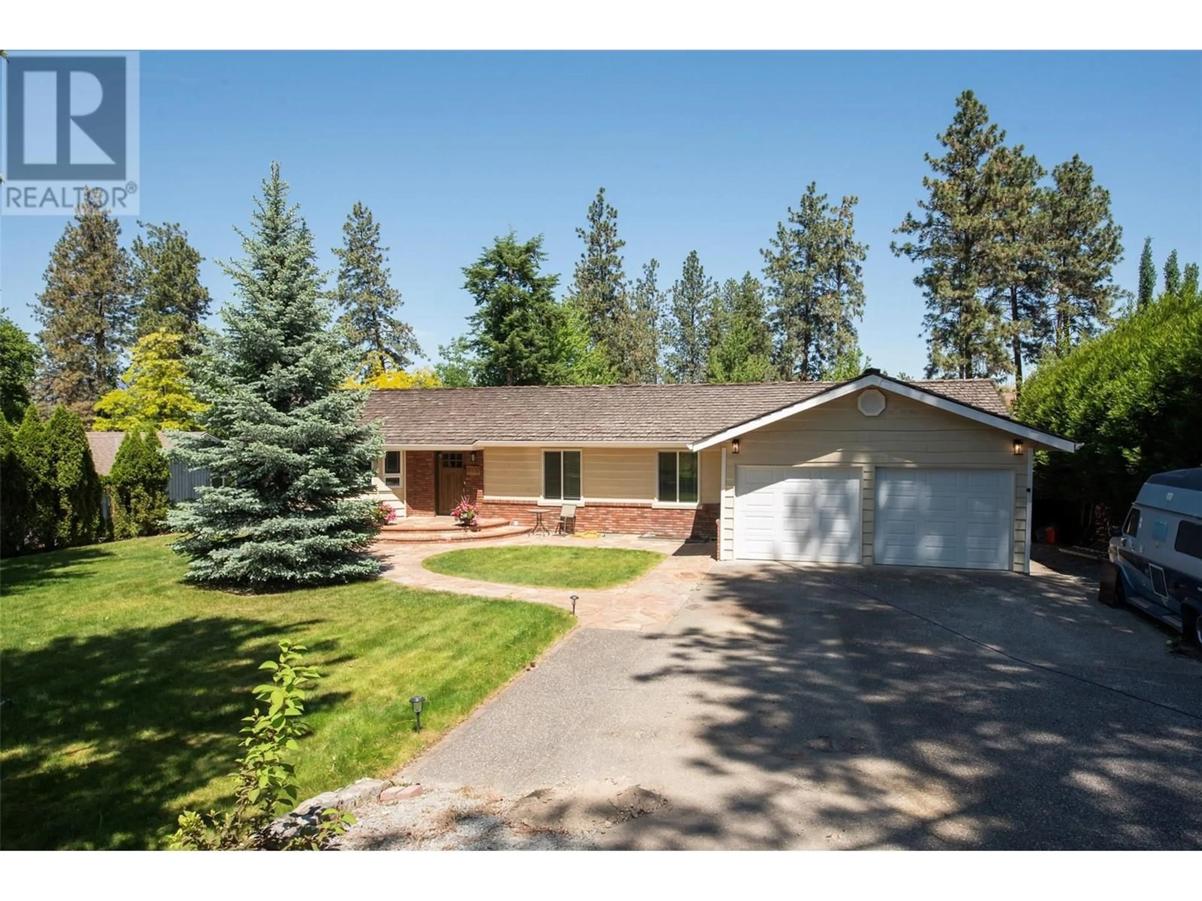 A pic from outside/outdoor area/front of a property/back of a property/a pic from drone, street for 1440 MISSION RIDGE DRIVE, Kelowna British Columbia V1W3B1