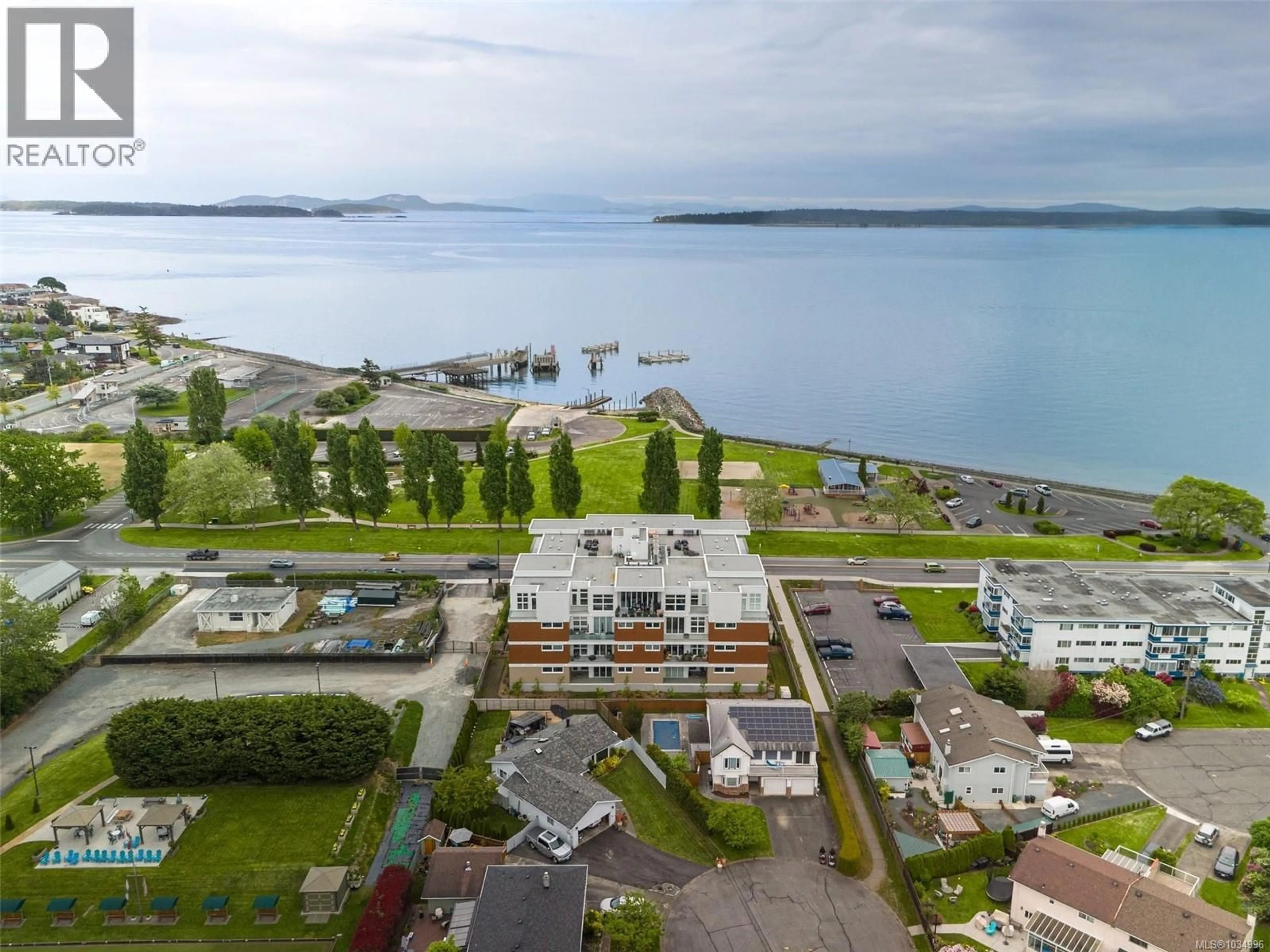 A pic from outside/outdoor area/front of a property/back of a property/a pic from drone, water/lake/river/ocean view for 203 - 9570 FIFTH STREET, Sidney British Columbia V8L2W5