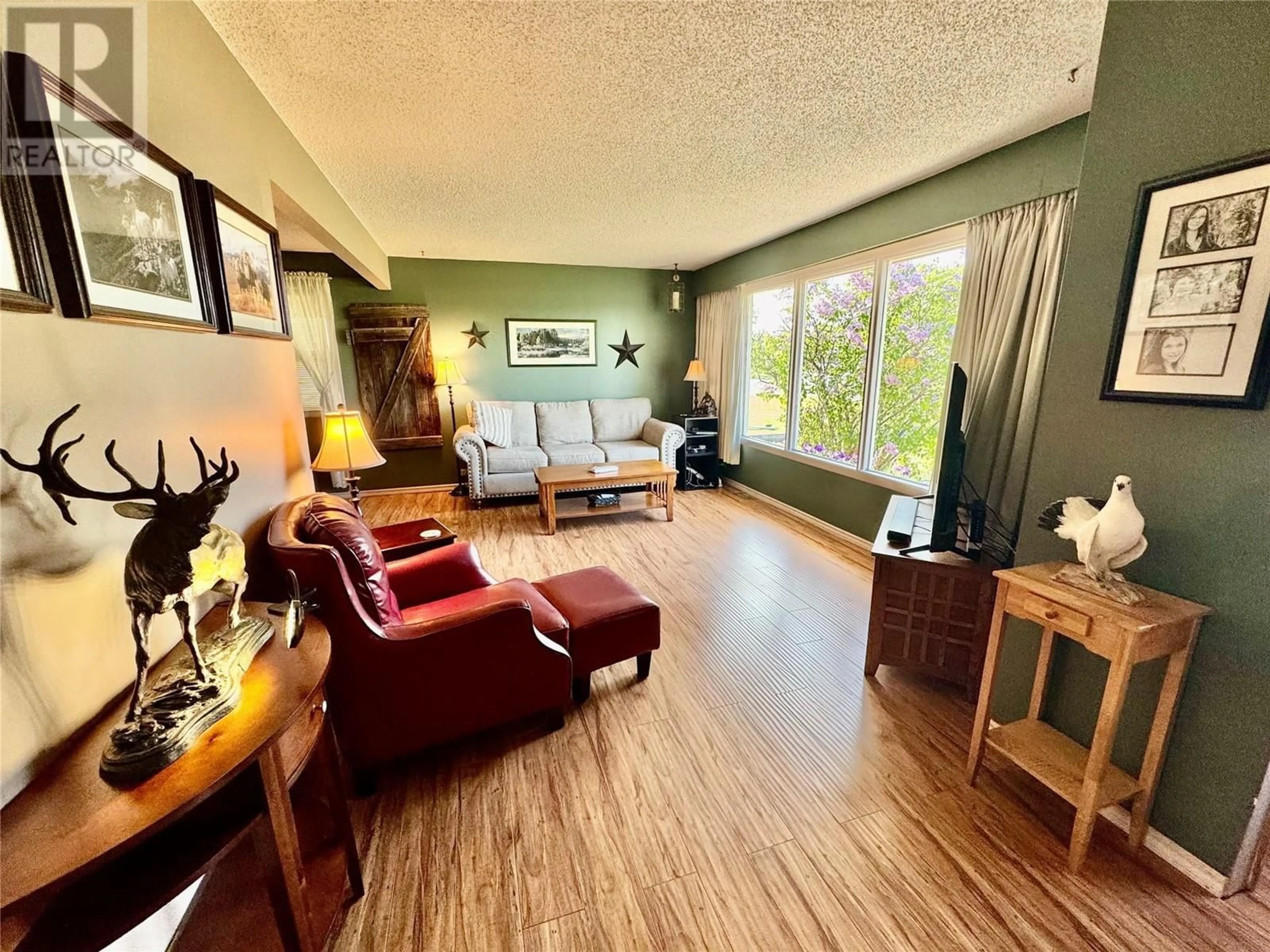 Living room with furniture, wood/laminate floor for 921 110 AVENUE, Dawson Creek British Columbia V1G2W1