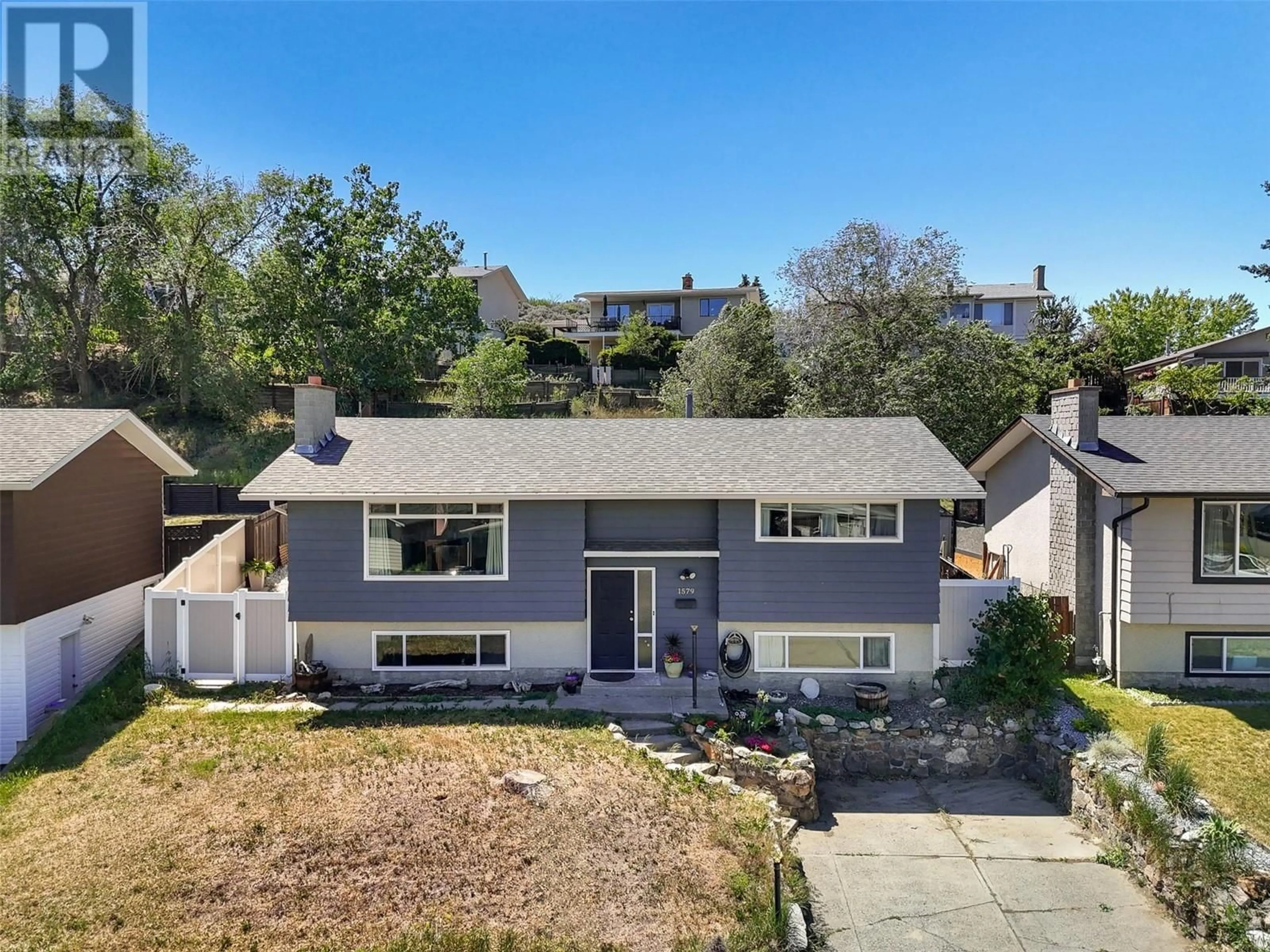 A pic from outside/outdoor area/front of a property/back of a property/a pic from drone, street for 1579 SOUTHVIEW TERRACE, Kamloops British Columbia V2B7R3