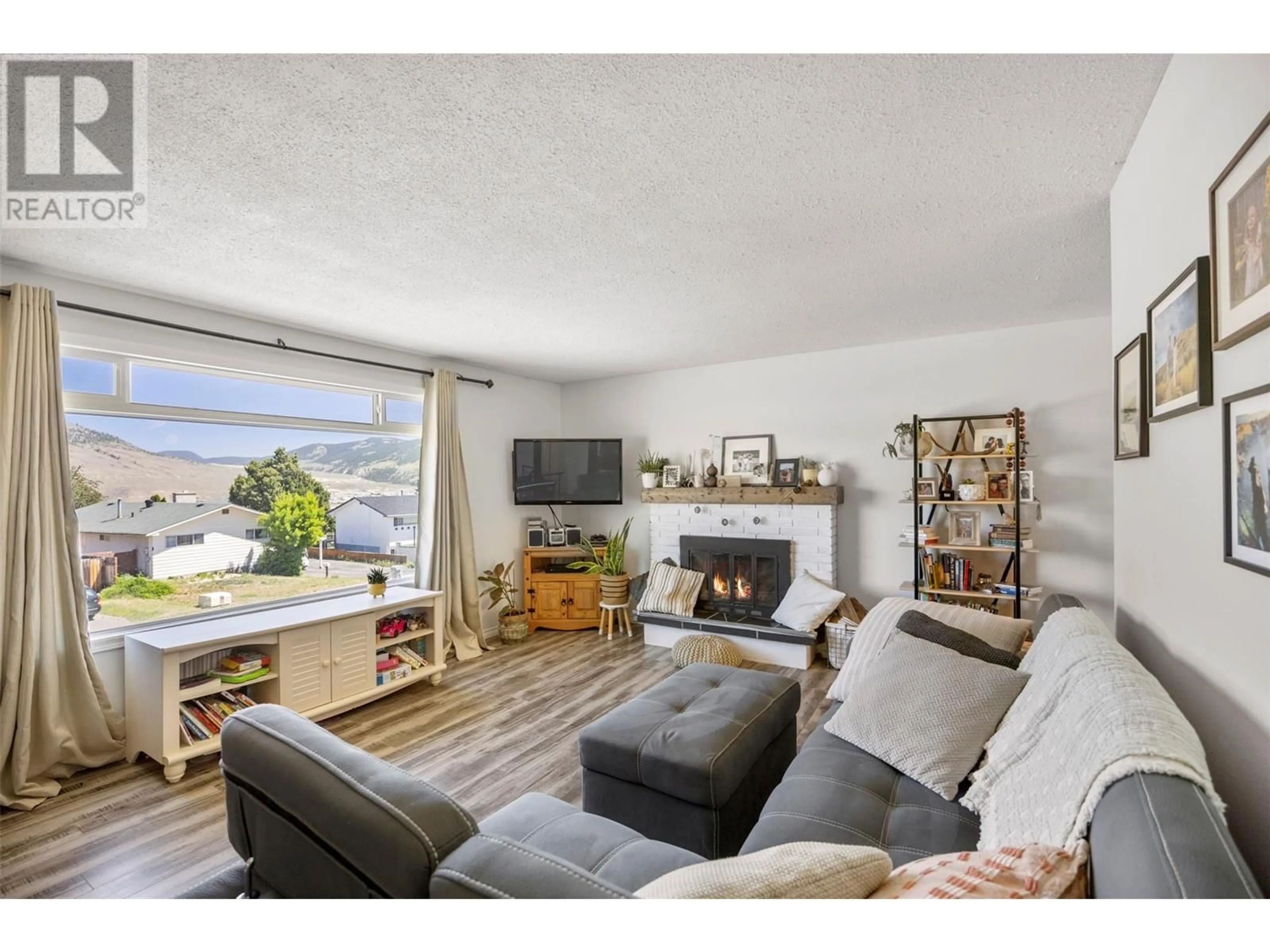 Living room with furniture, unknown for 1579 SOUTHVIEW TERRACE, Kamloops British Columbia V2B7R3