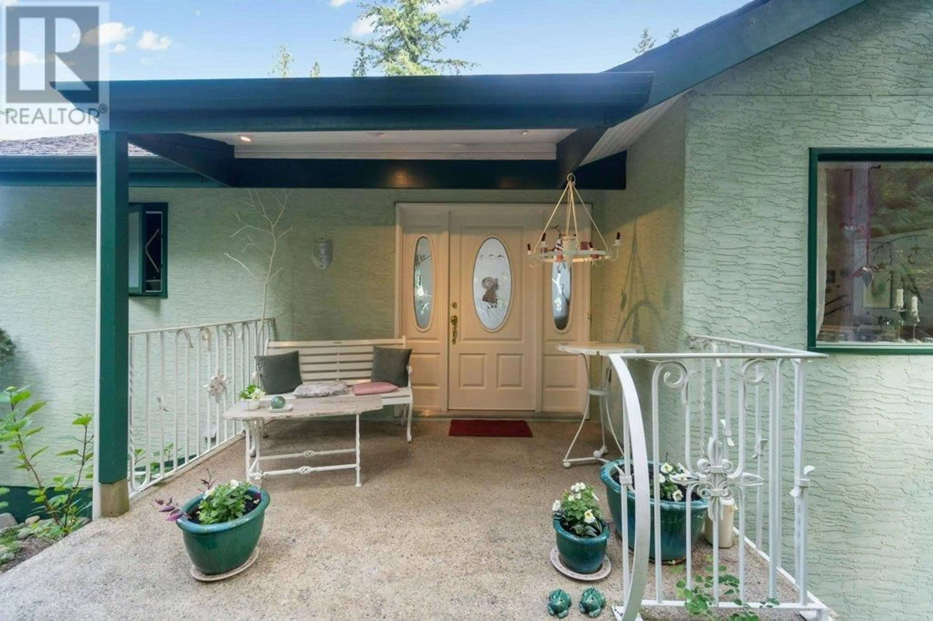 Patio, street for 2593 DUNCAN ROAD, Blind Bay British Columbia V0E1H1