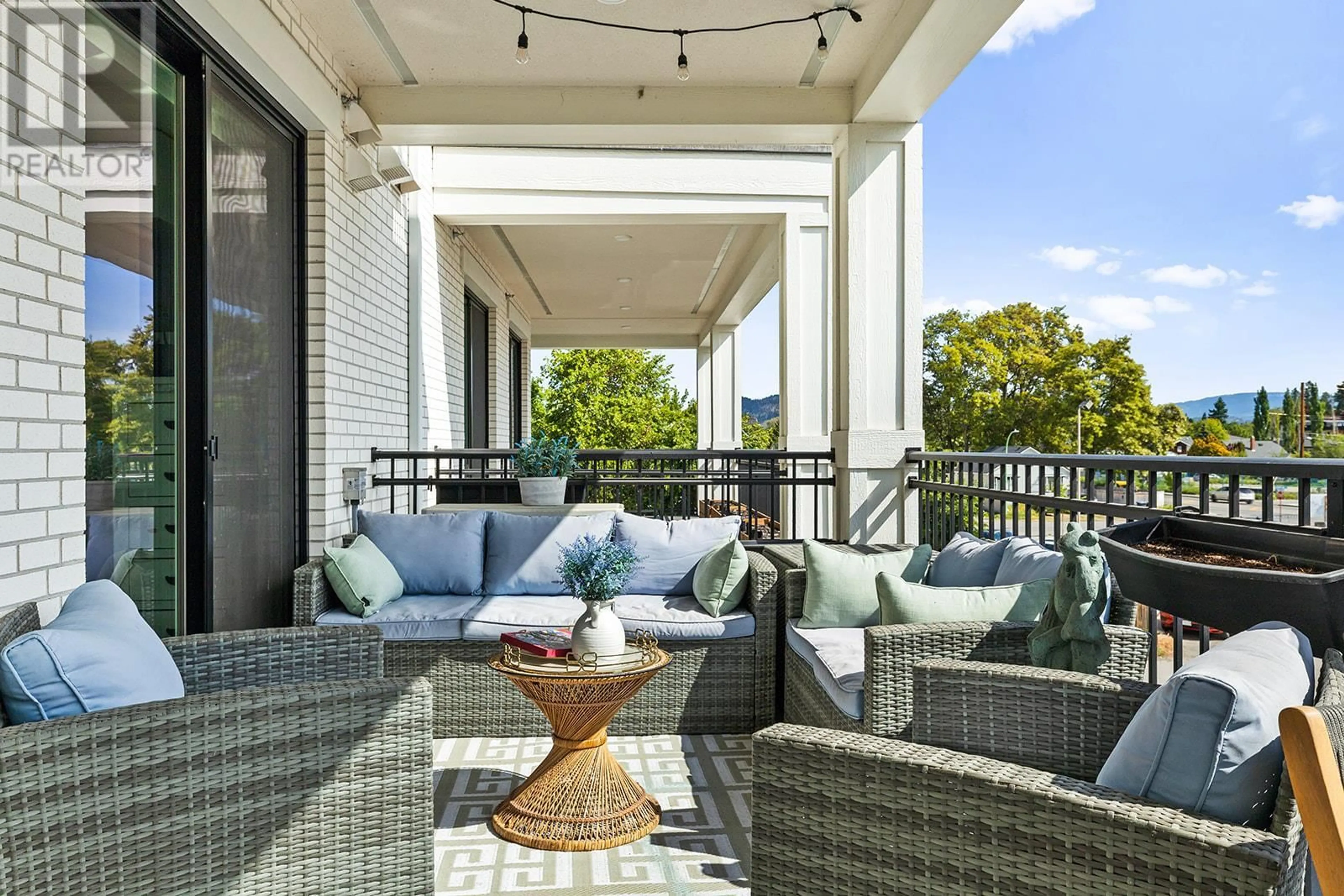 Patio, water/lake/river/ocean view for 204 - 2627 GORE STREET, Kelowna British Columbia V1Y1M6