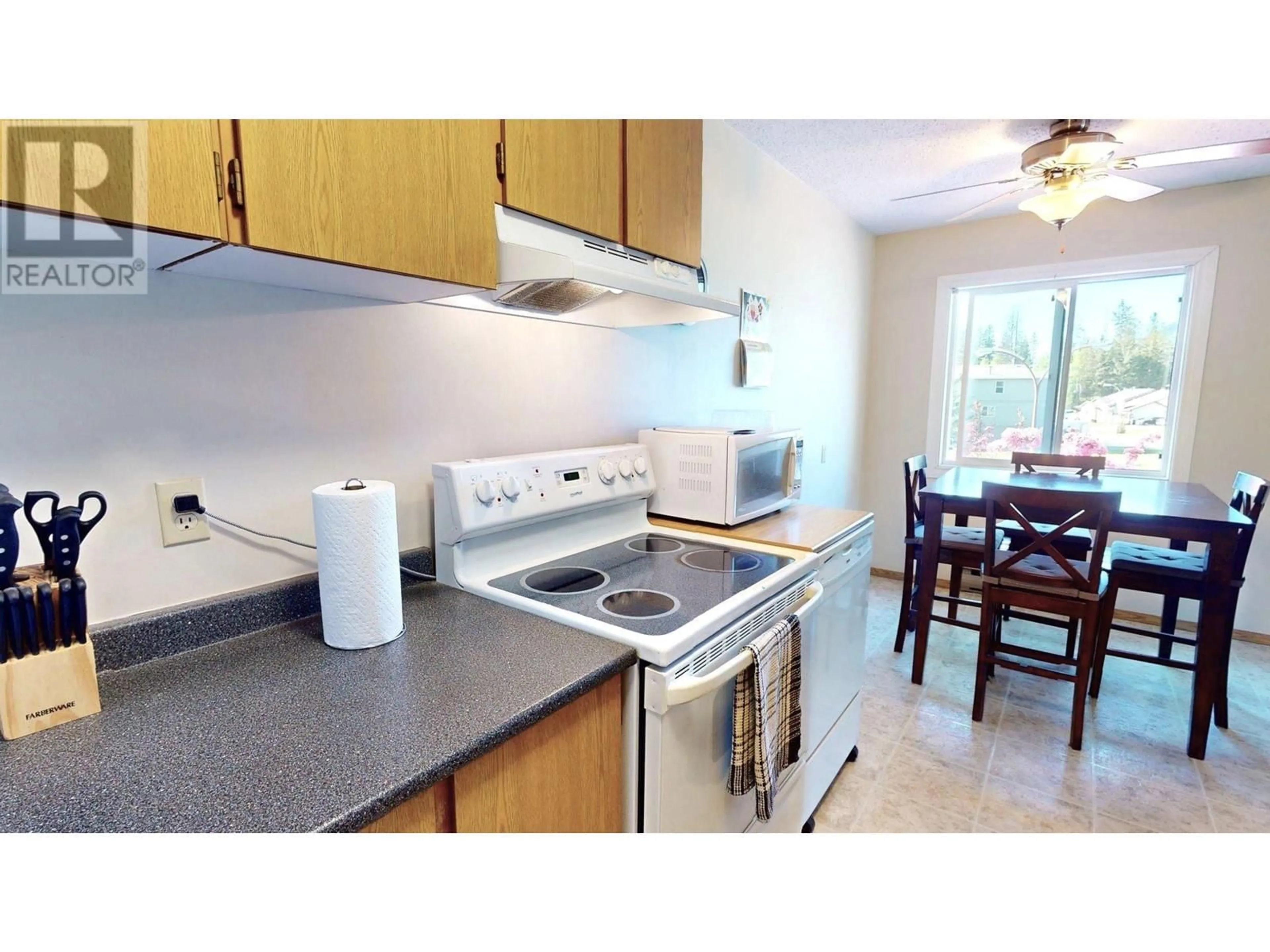 Standard kitchen, unknown for 301 - 10 CARIBOO DRIVE, Elkford British Columbia V0B1H0