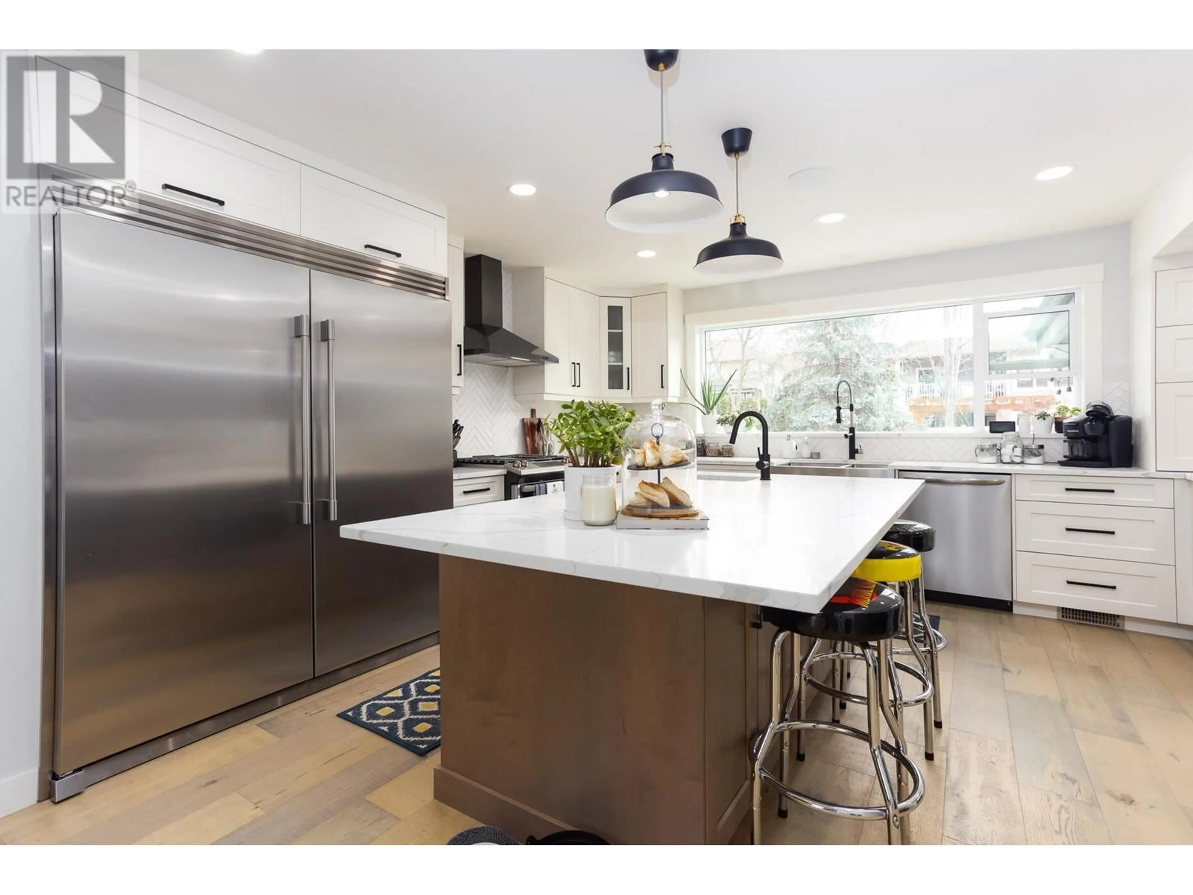 Contemporary kitchen, unknown for 4661 GORDON DRIVE, Kelowna British Columbia V1W1T5