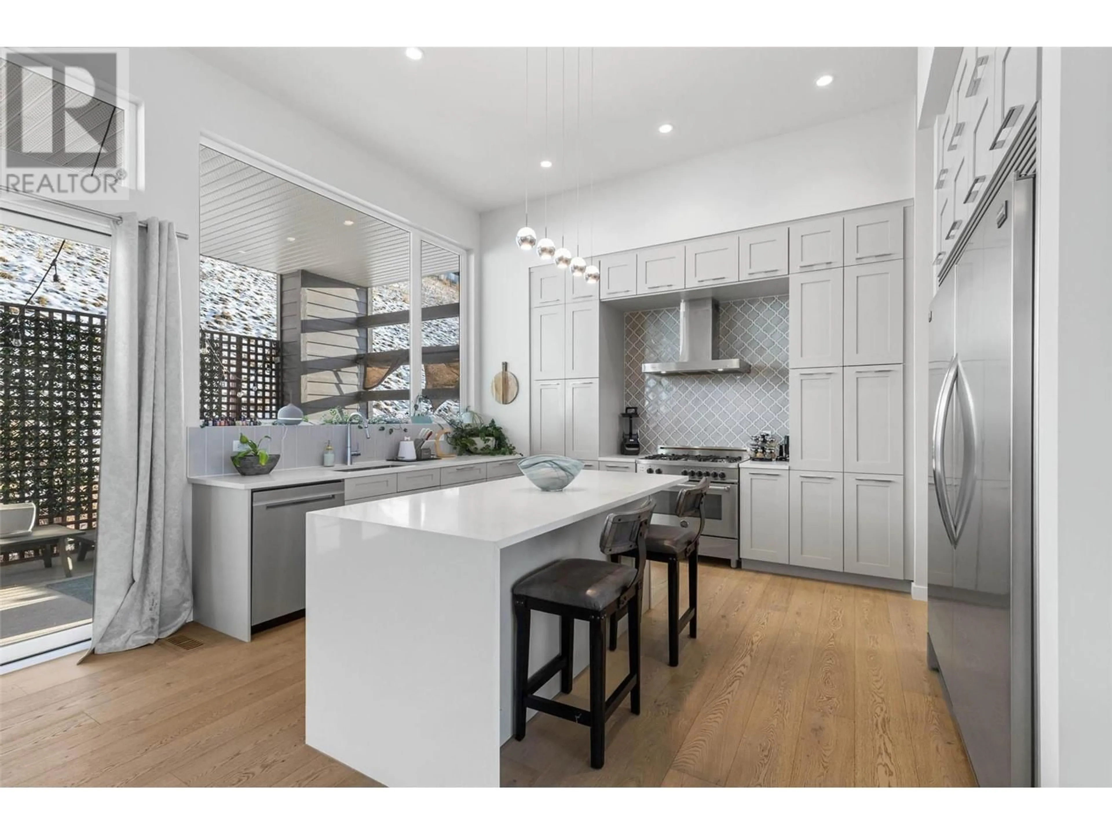 Contemporary kitchen, unknown for 3583 MCKINLEY BEACH DRIVE, Kelowna British Columbia V1V3G2