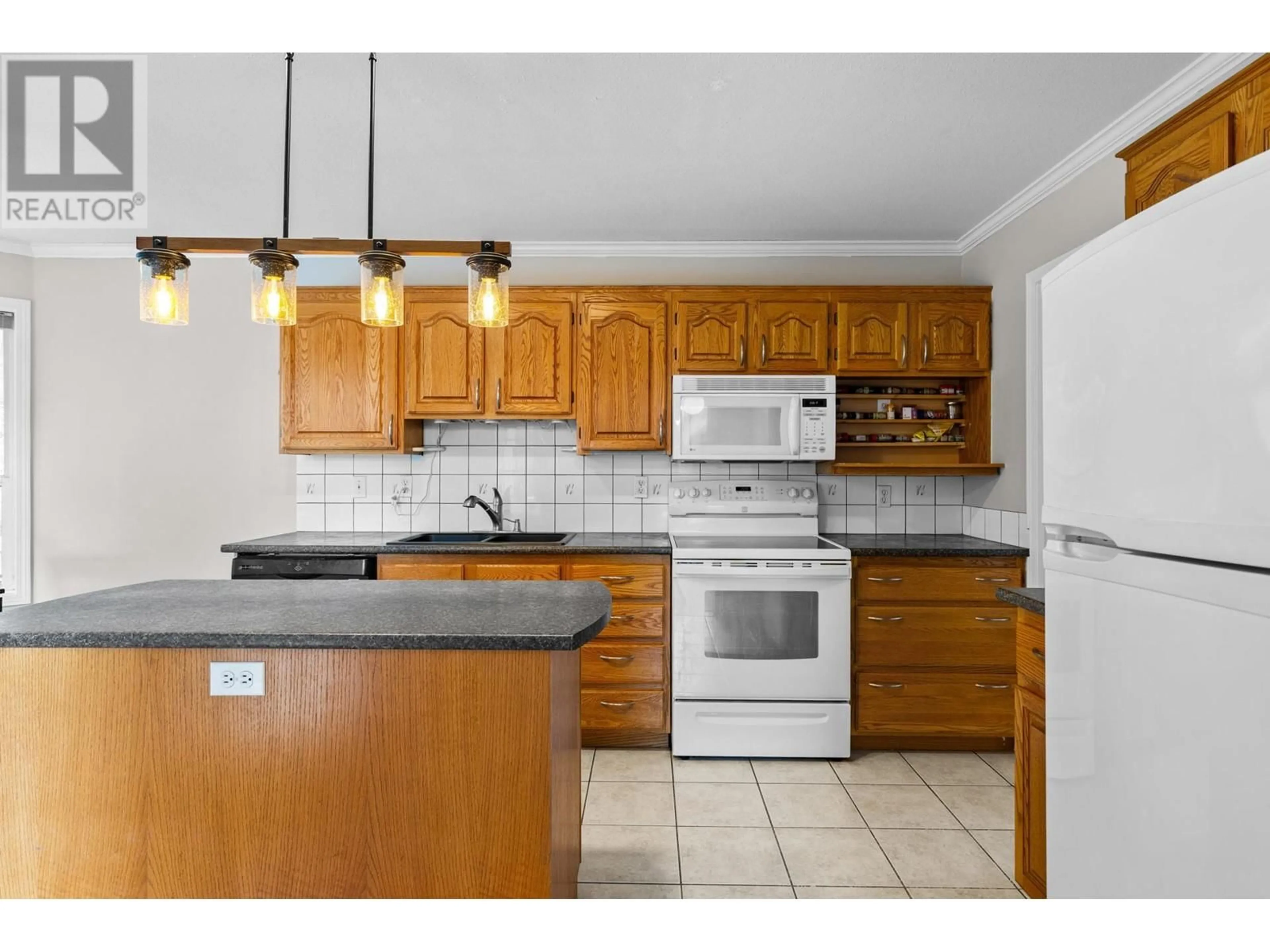 Standard kitchen, ceramic/tile floor for 125 APPLECREST COURT, Kelowna British Columbia V1V1W6