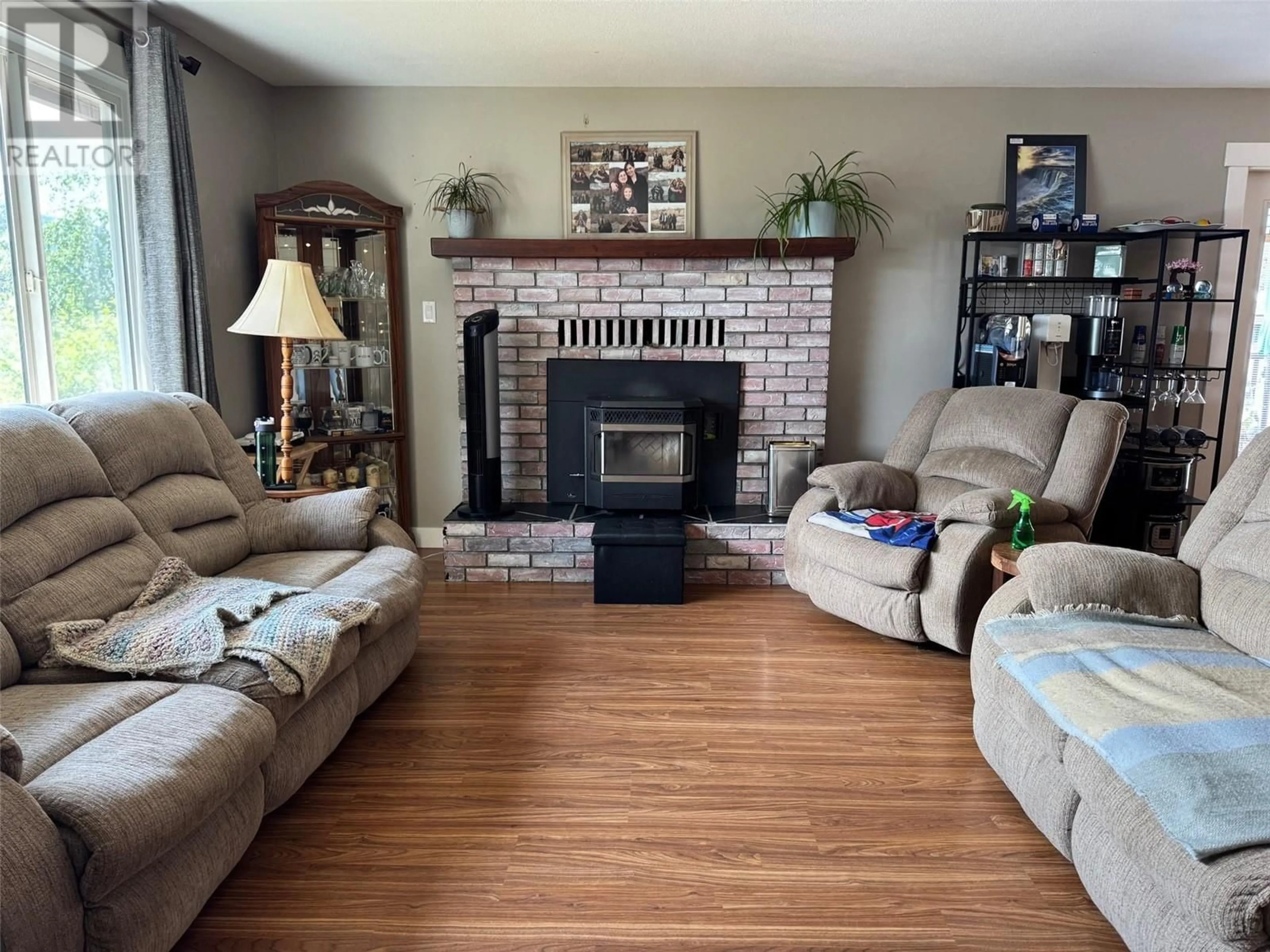 Living room with furniture, unknown for 3399 PINERIDGE DRIVE, Merritt British Columbia V1K1J5