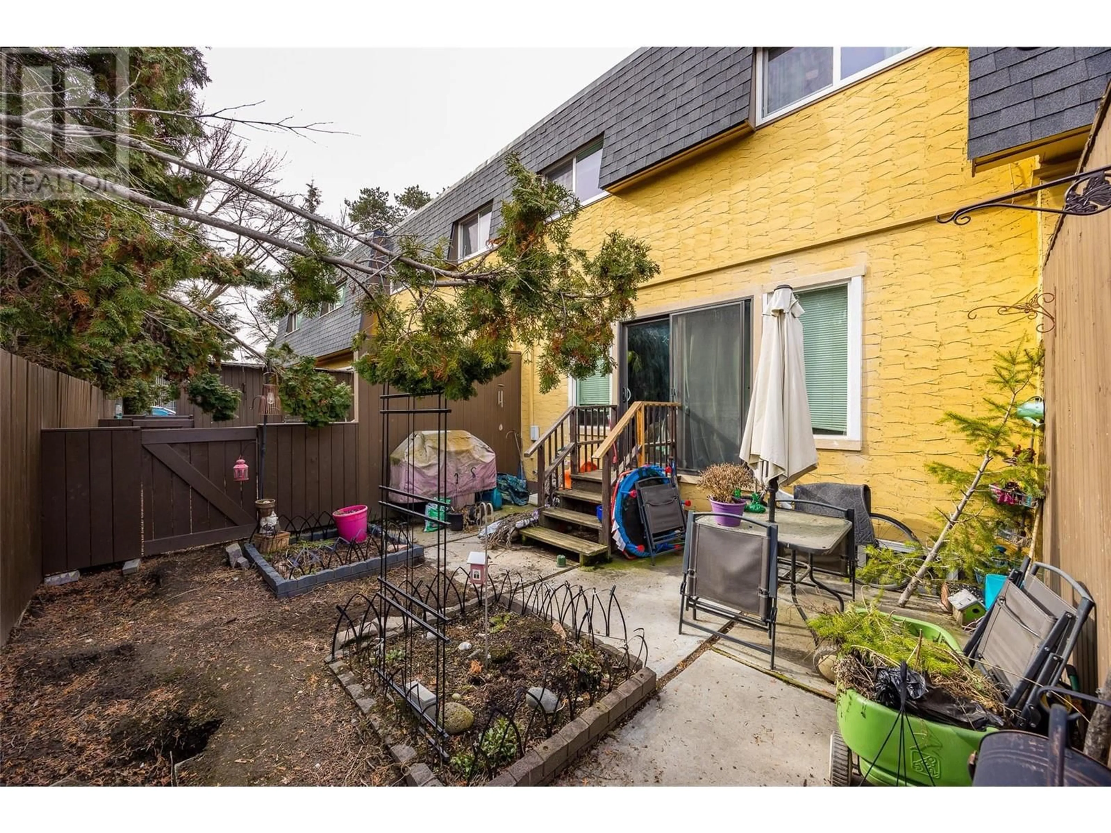 Patio, street for 10 - 1283 BERNARD AVENUE, Kelowna British Columbia V1Y6R3