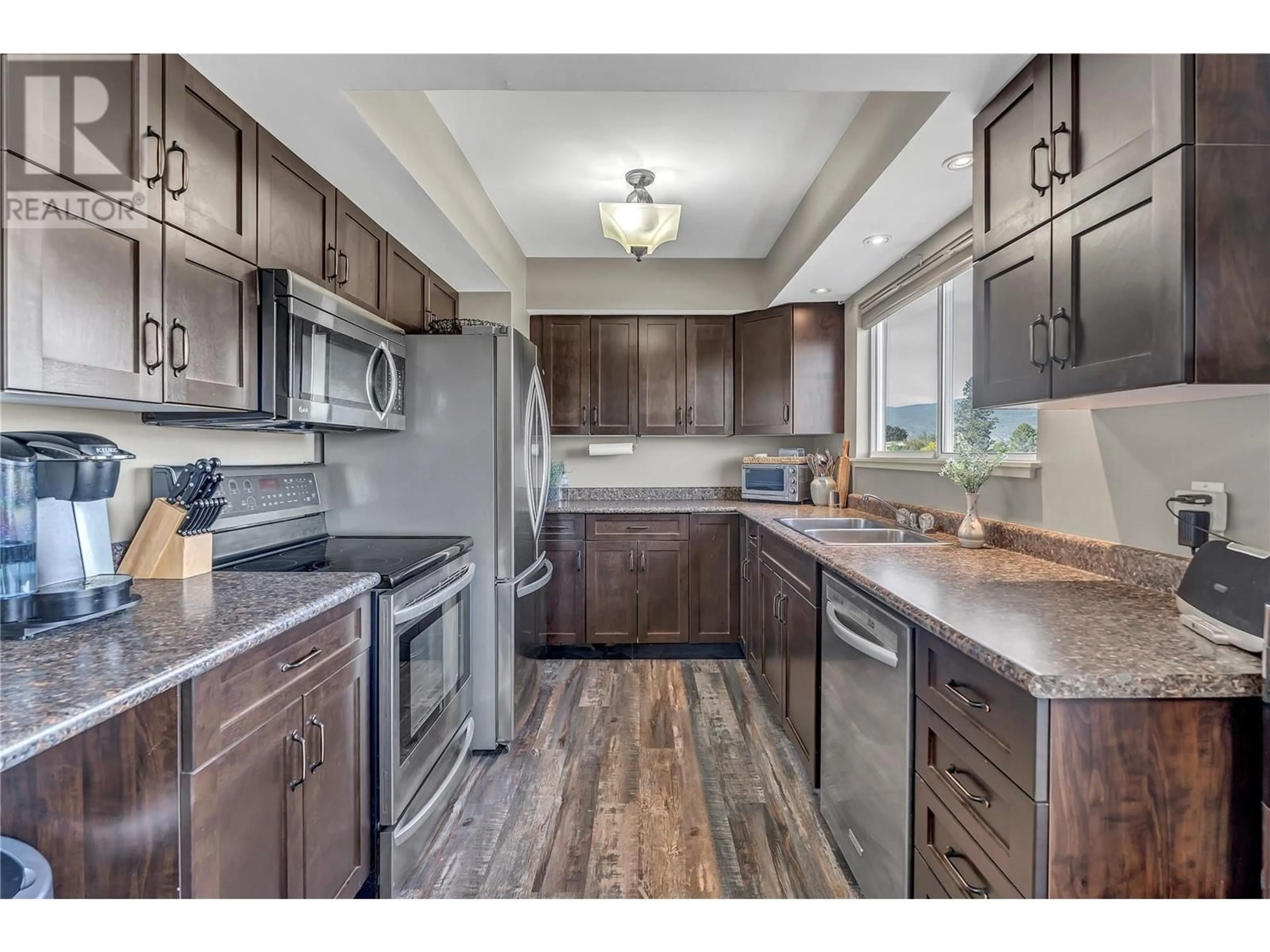 Standard kitchen, unknown for 320 SAGE MESA DRIVE, Penticton British Columbia V2A9A2