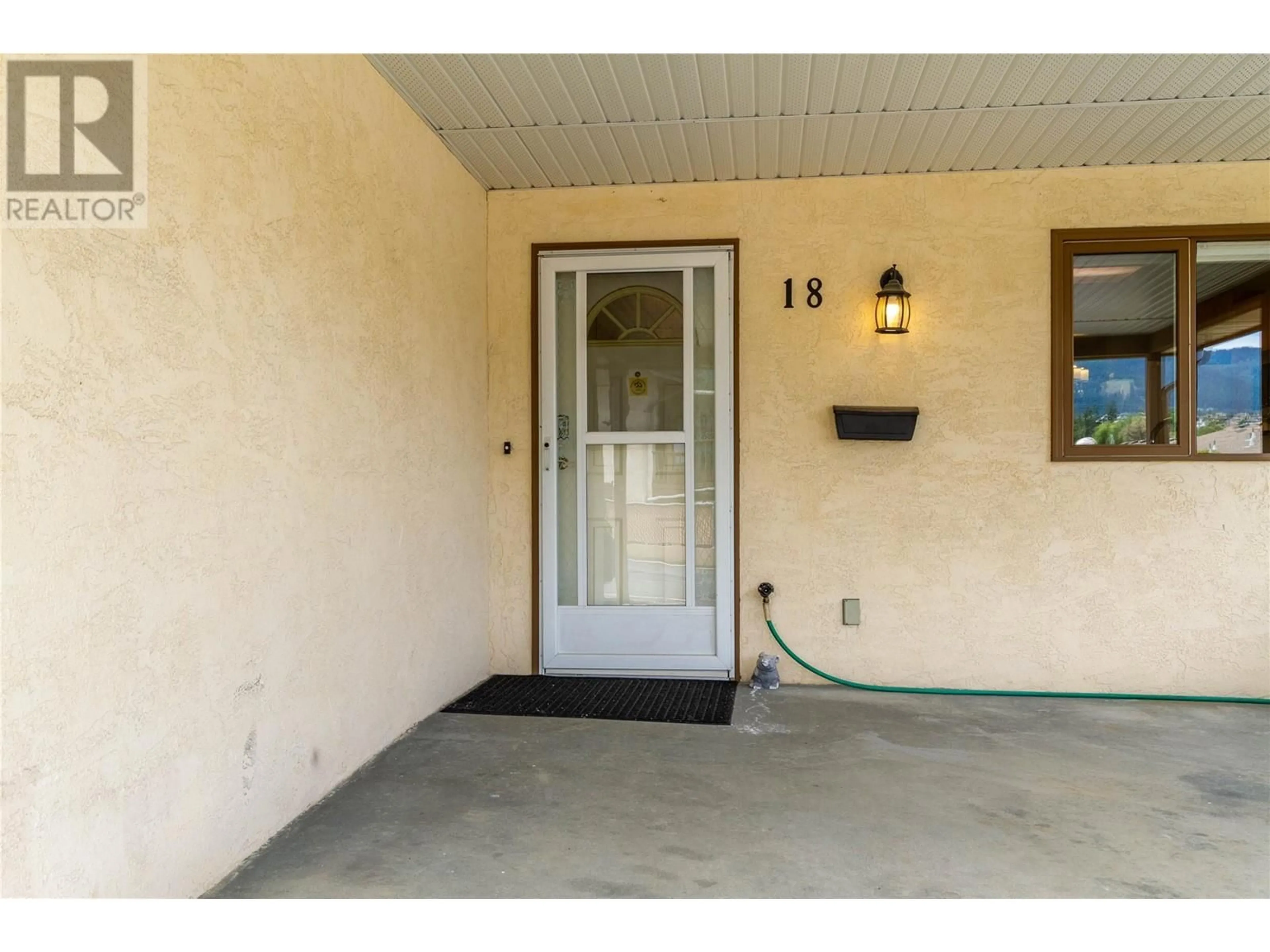 Indoor entryway for 18 - 3930 20 STREET, Vernon British Columbia V1T4C9