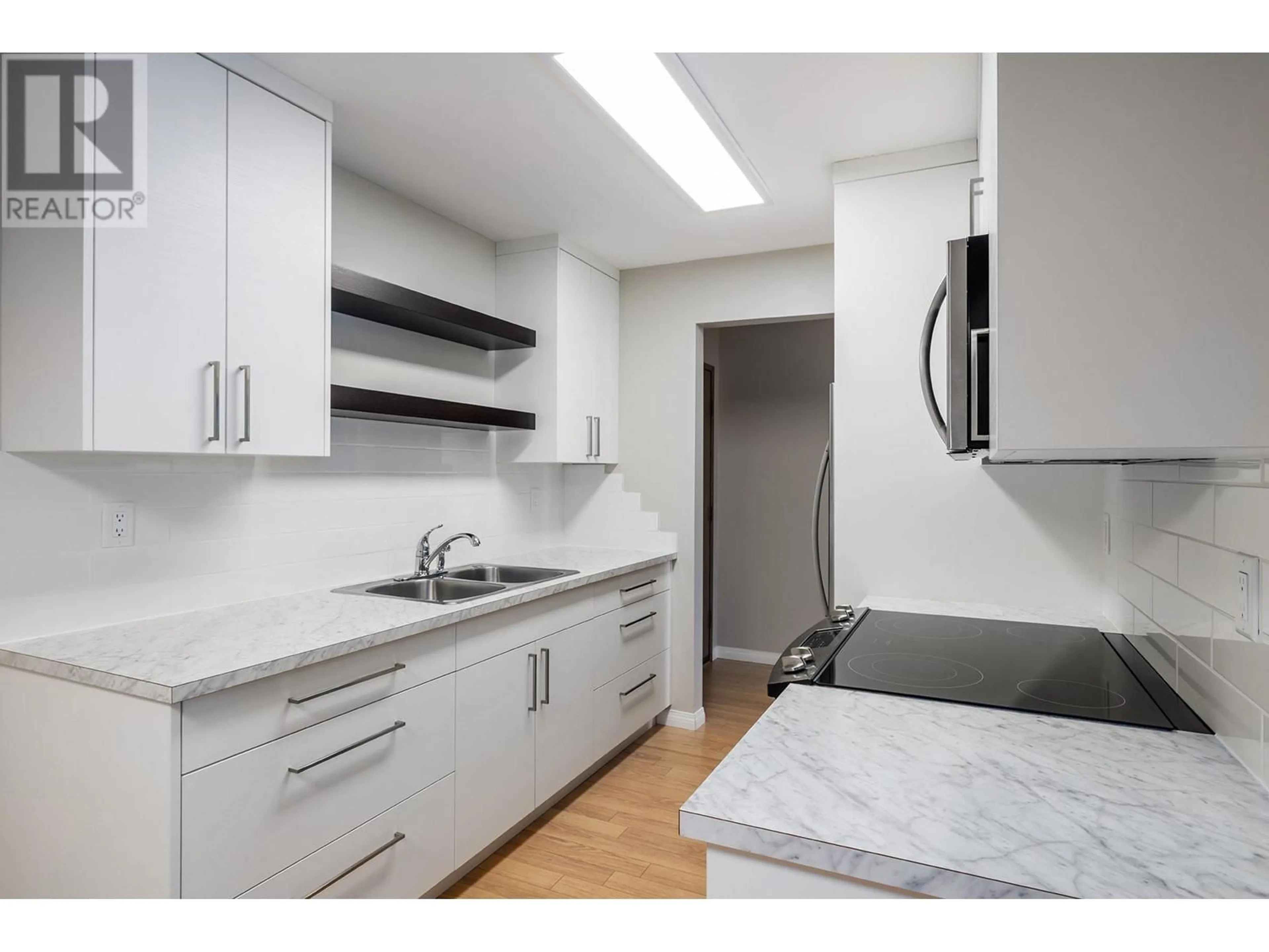 Standard kitchen, unknown for 206 - 2085 GORDON DRIVE, Kelowna British Columbia V1Y8S1