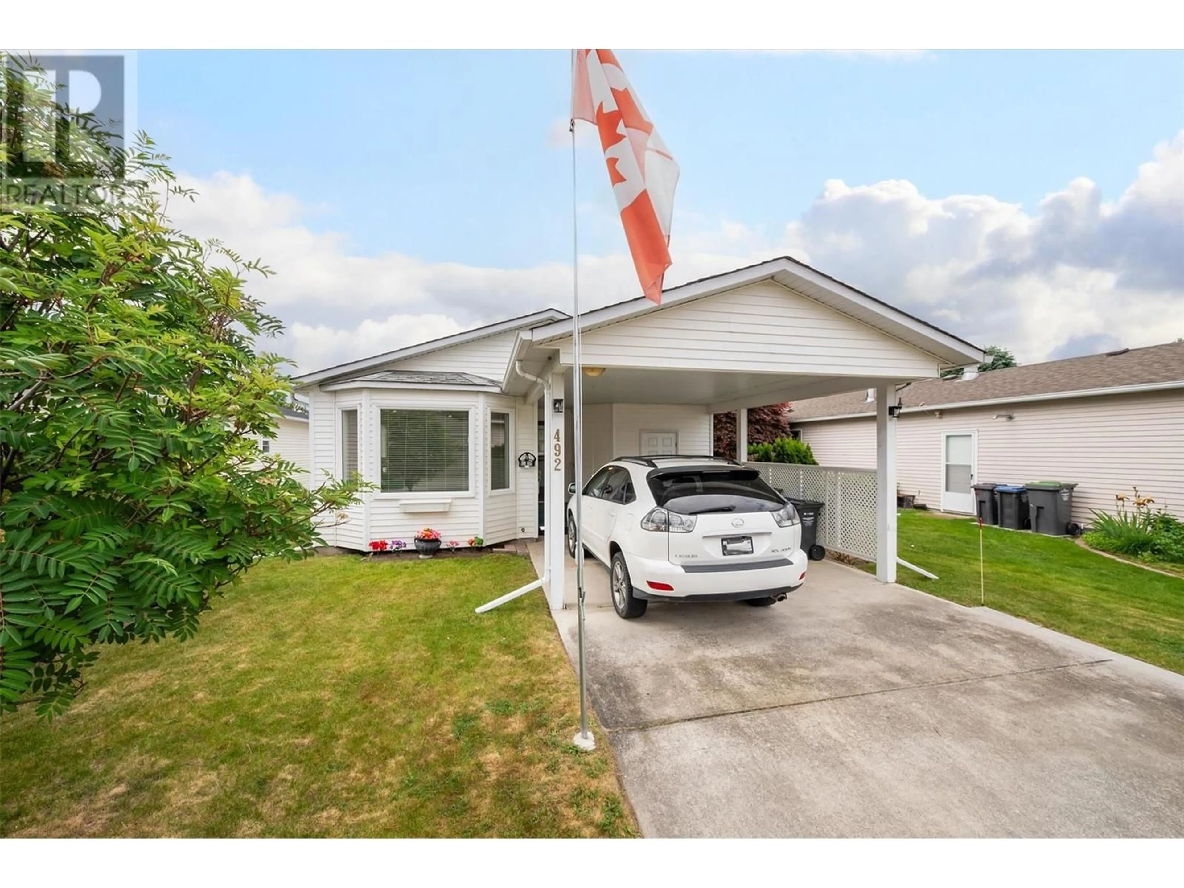 Home with vinyl exterior material, street for 492 - 1255 RAYMER AVENUE, Kelowna British Columbia V1W3S3