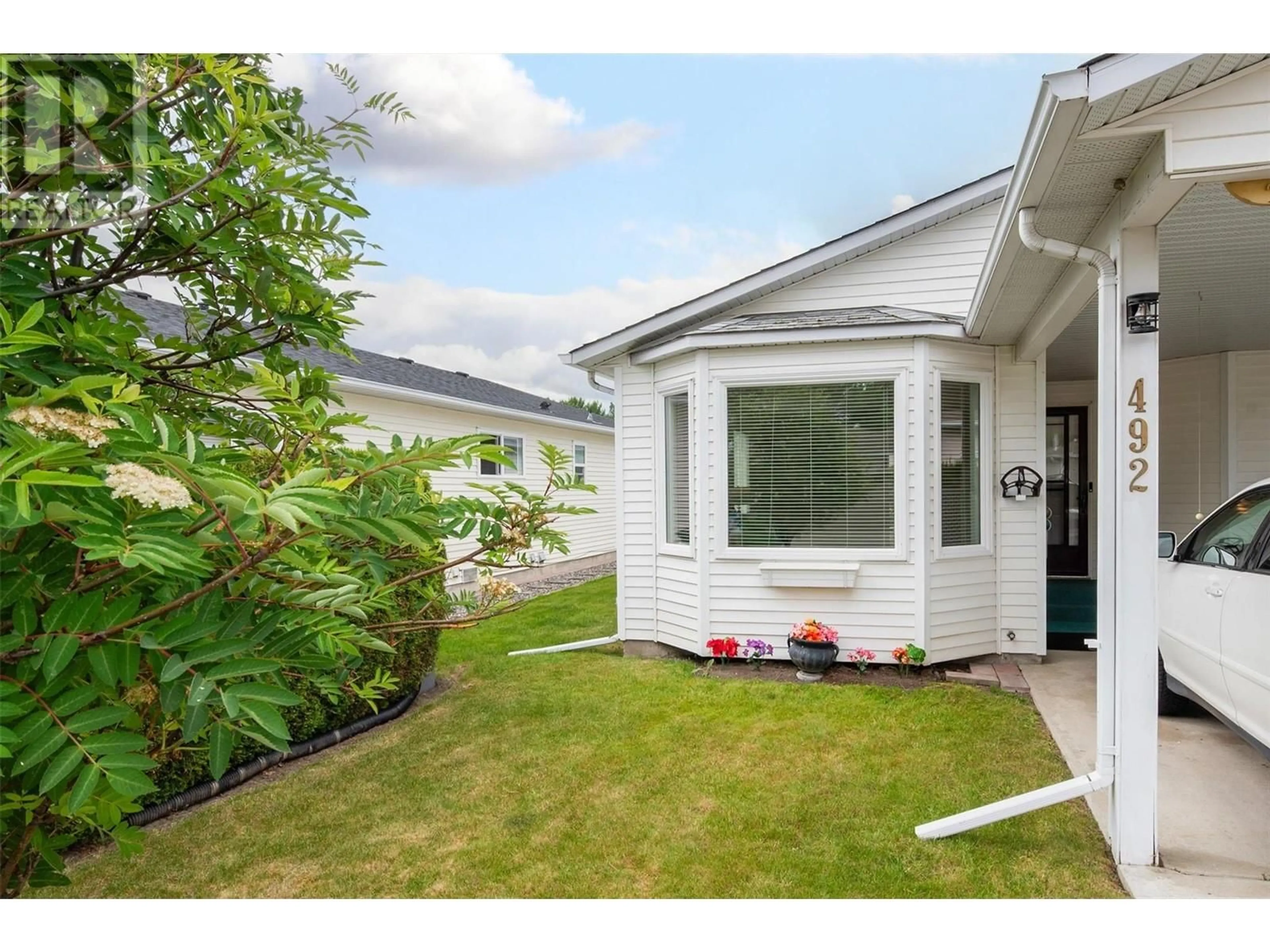 Home with vinyl exterior material, street for 492 - 1255 RAYMER AVENUE, Kelowna British Columbia V1W3S3