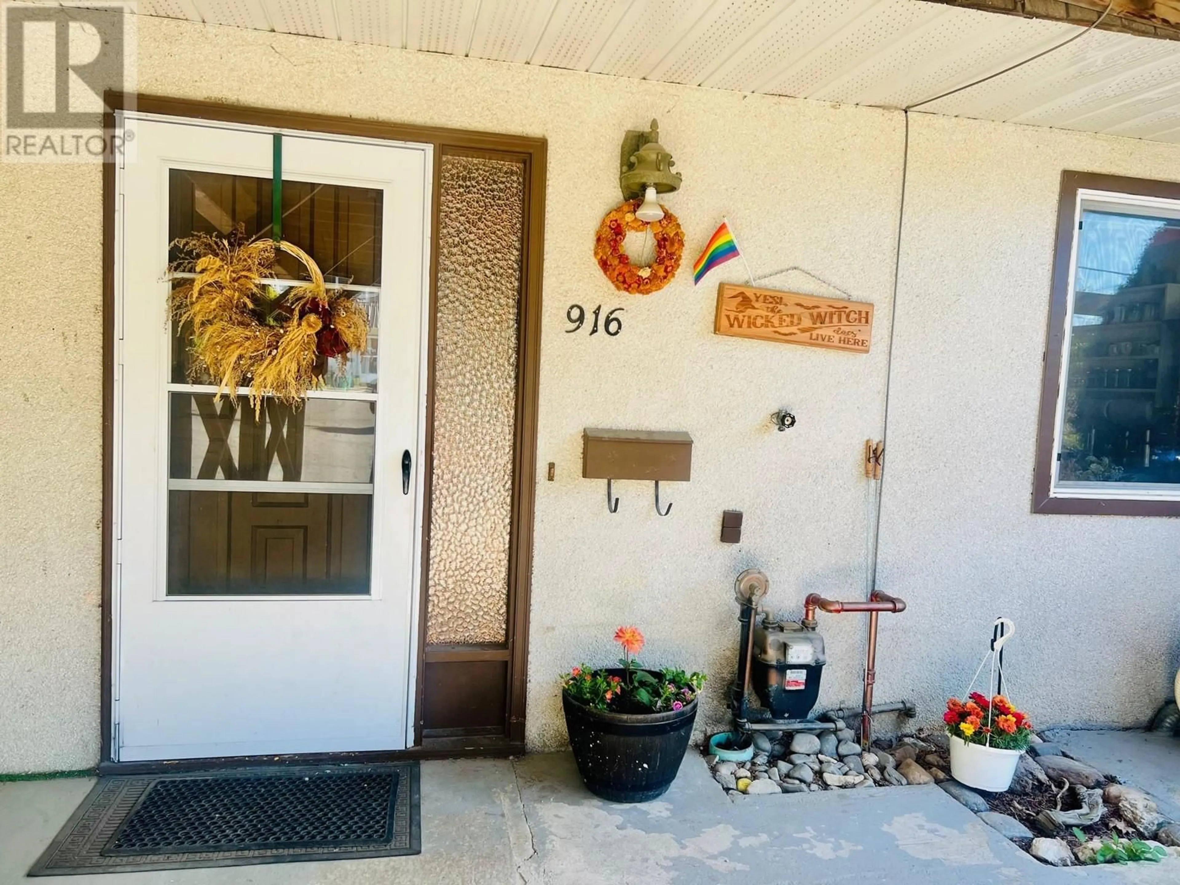 Indoor entryway for 916 DOGWOOD STREET, Creston British Columbia V0B1G3