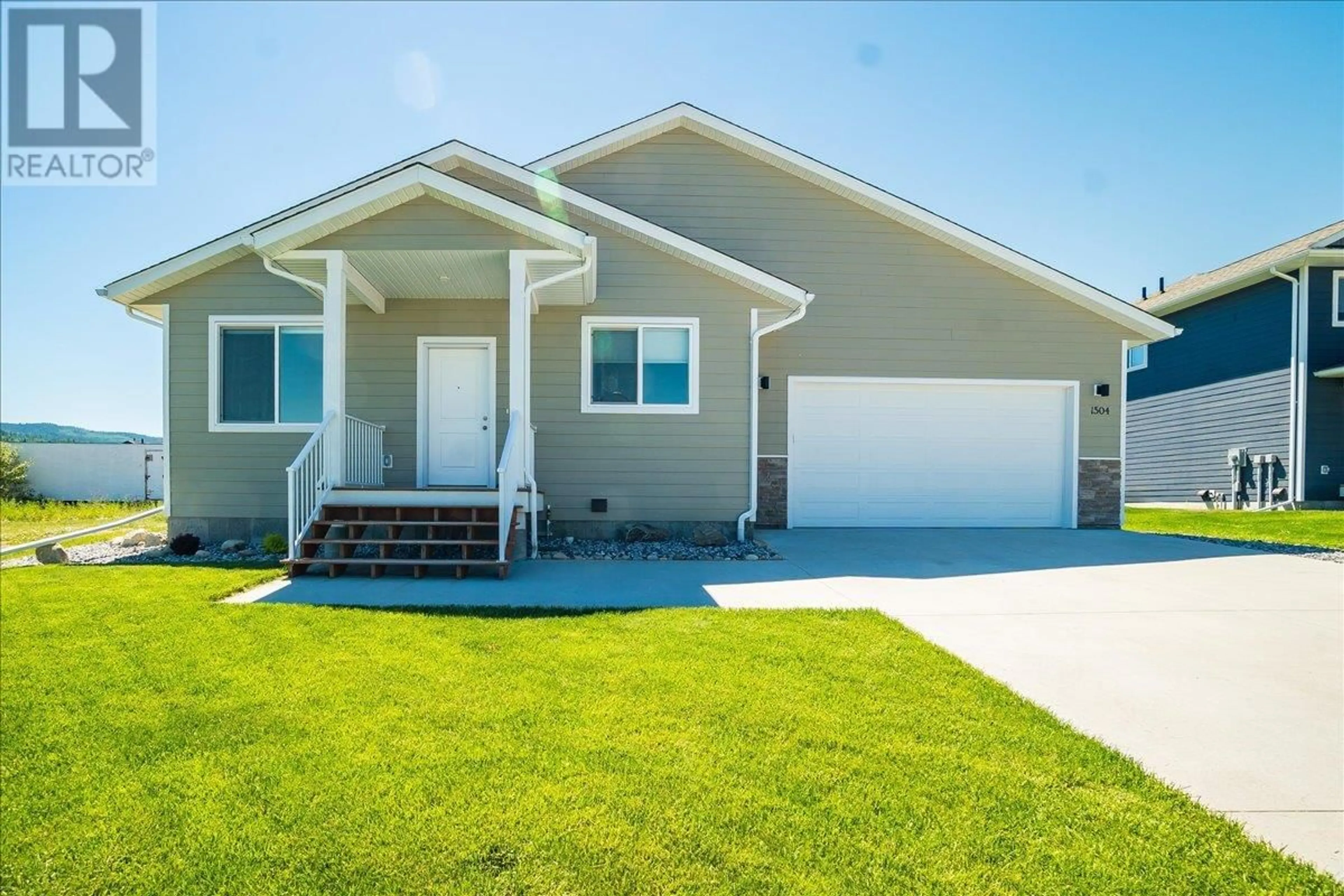 Home with vinyl exterior material, street for 1504 ASPEN LANE, Castlegar British Columbia V1N4X8