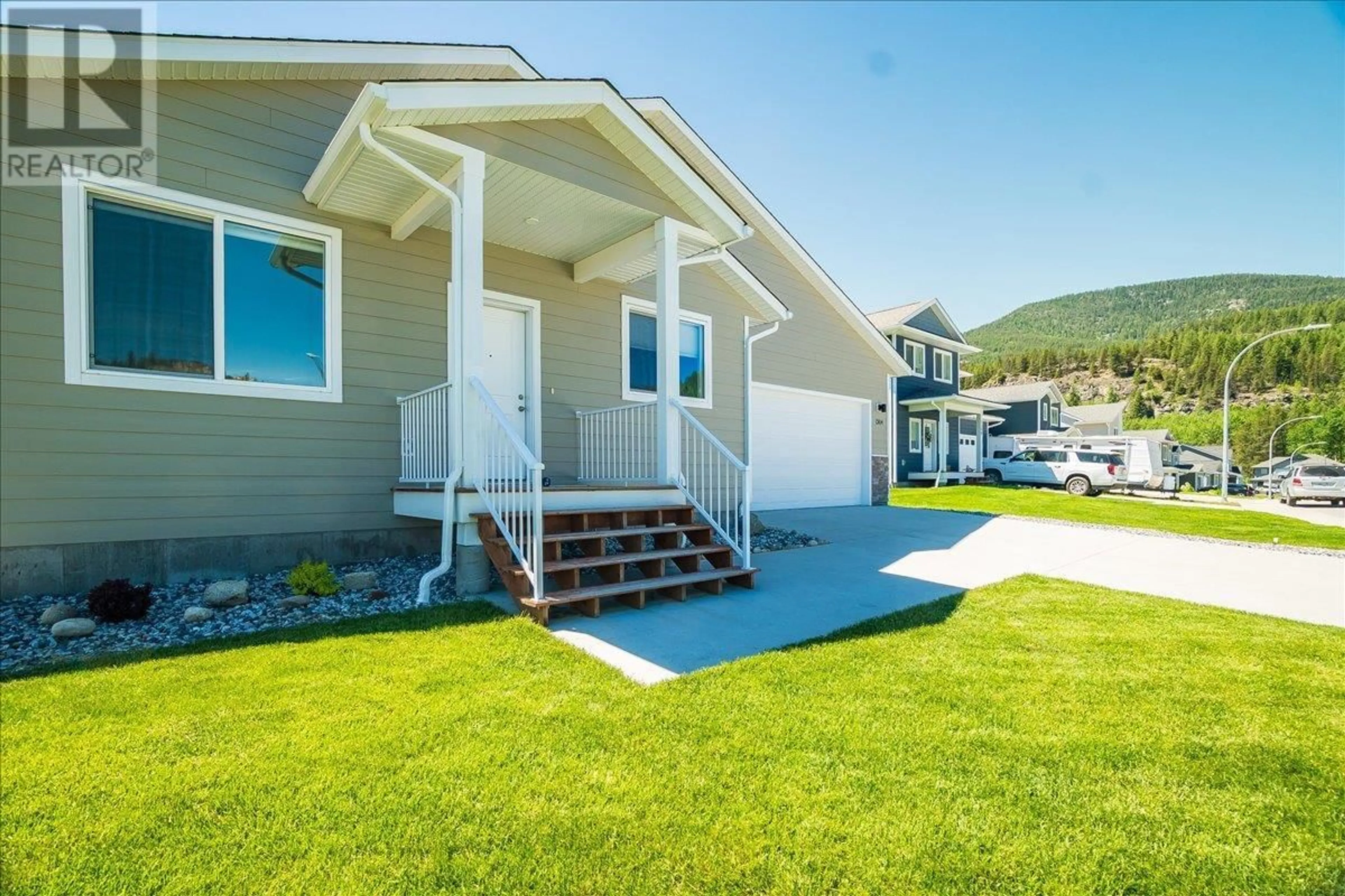 Home with vinyl exterior material, mountain view for 1504 ASPEN LANE, Castlegar British Columbia V1N4X8